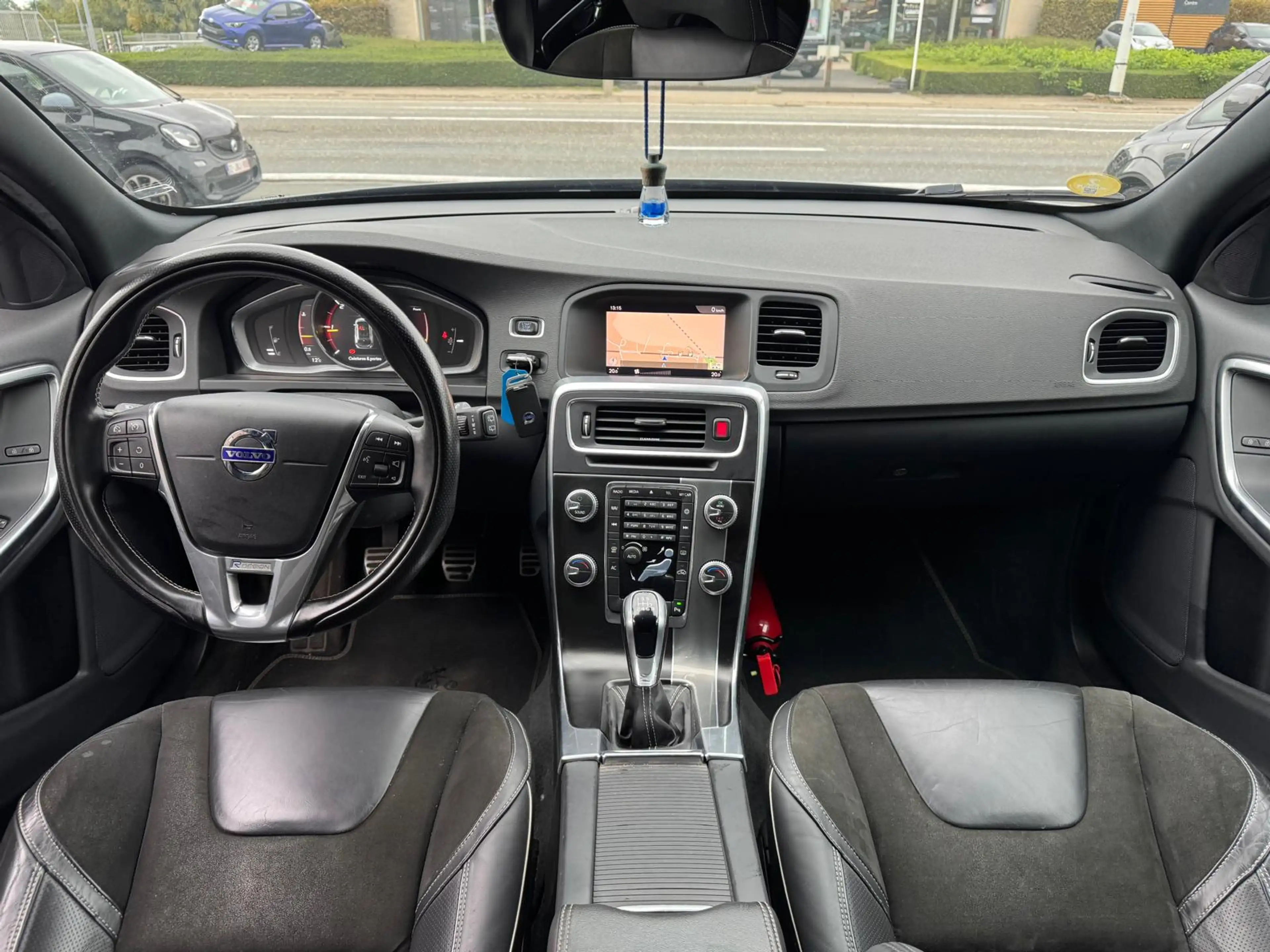 Volvo V60 V60 2.0 D2 R-Design — photo 13