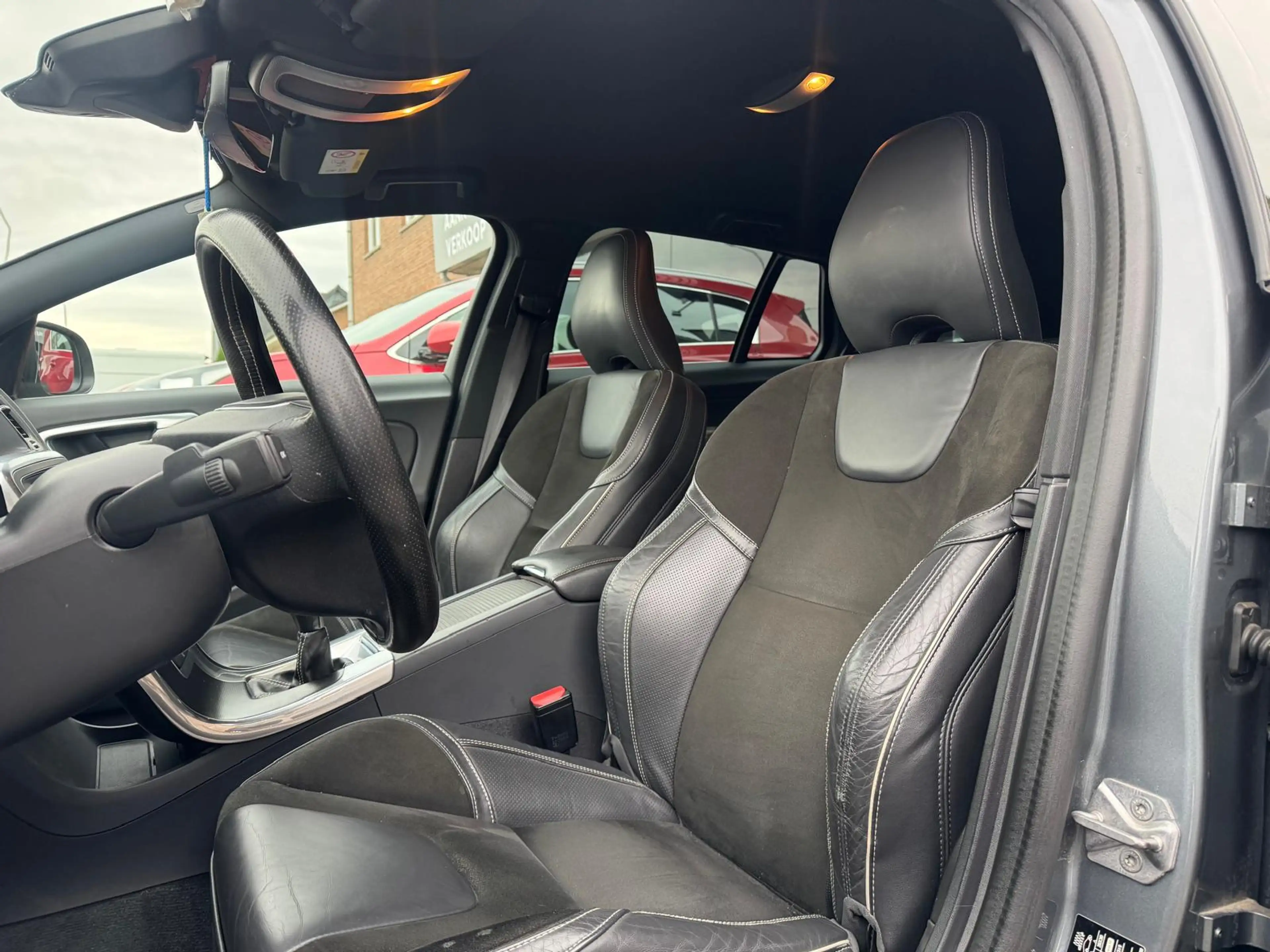 Volvo V60 V60 2.0 D2 R-Design — photo 12