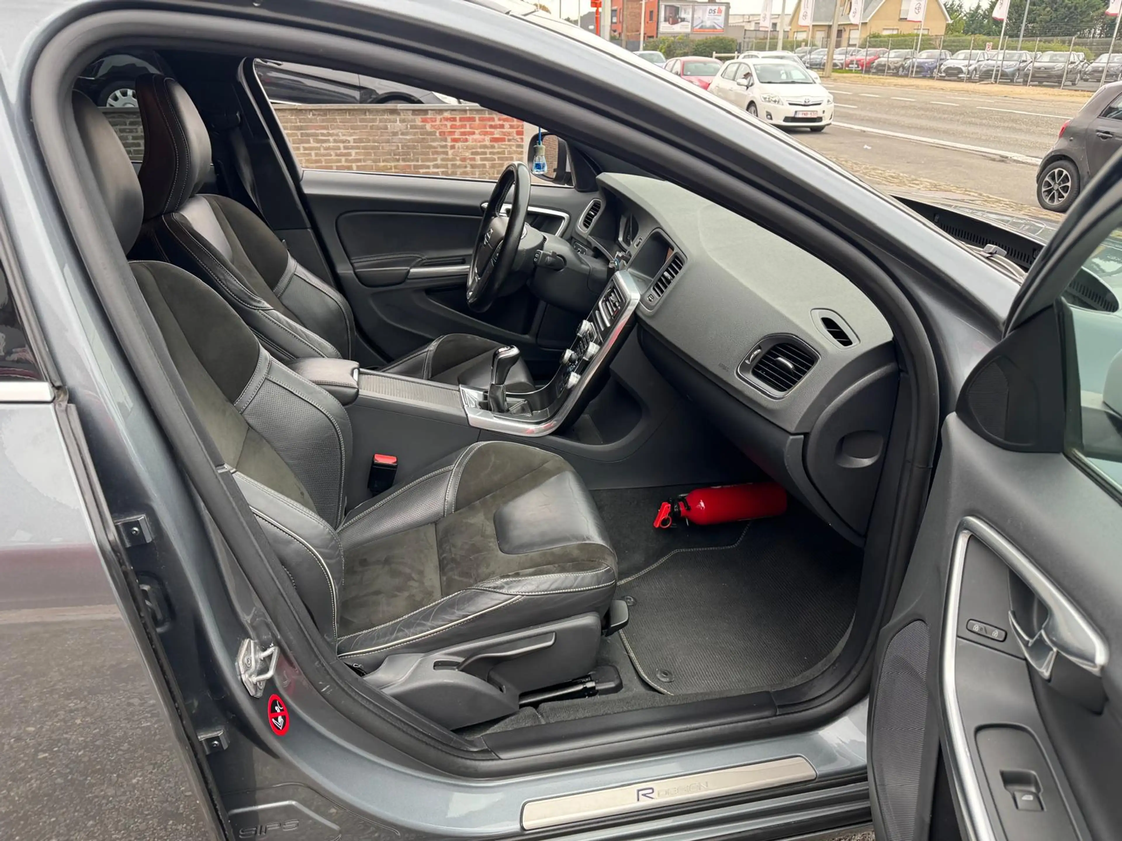 Volvo V60 V60 2.0 D2 R-Design — photo 10