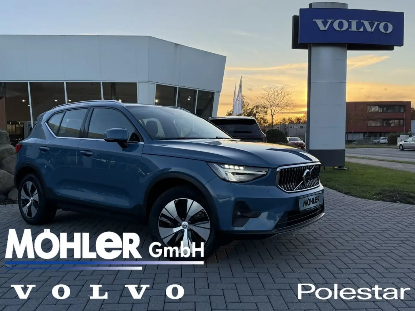 Volvo XC40 T4 Recharge DKG Core Blau - 1