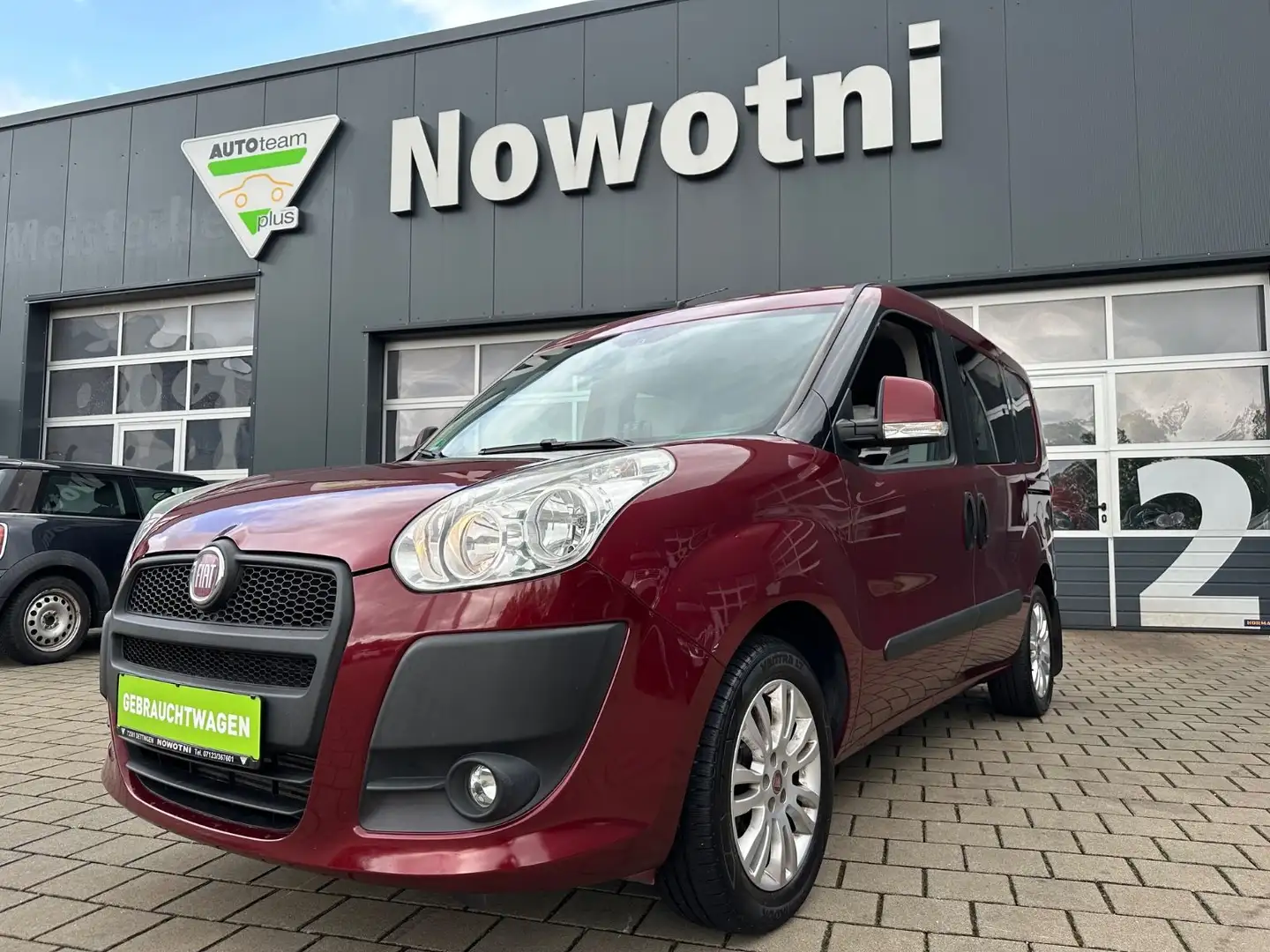 Fiat Doblo 1.4 T-Jet 16V Emotion Natural Power Rojo - 1