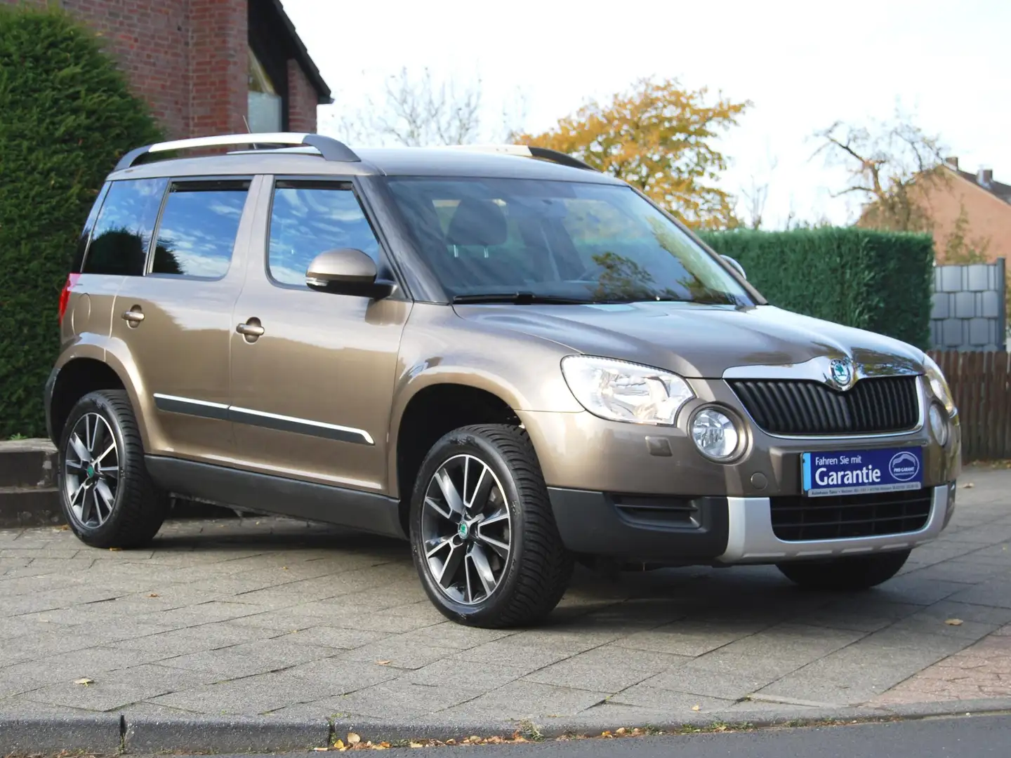 Skoda Yeti Ambition Automatik * 1.Hand-PDC-Garantie * Braun - 1