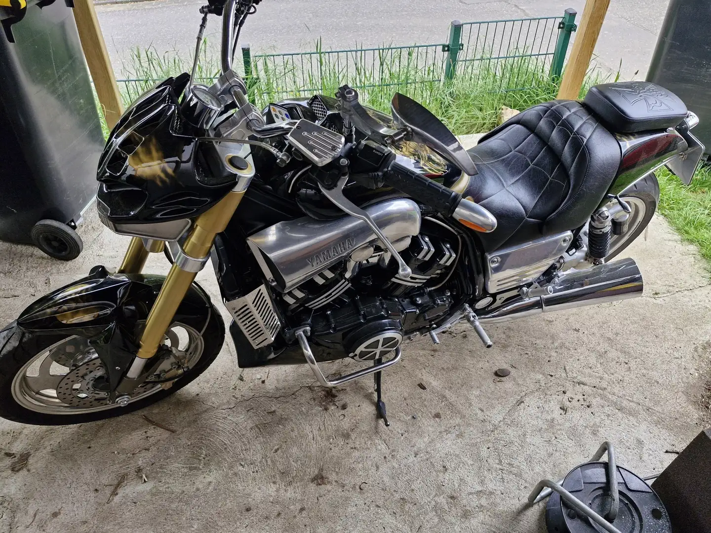 Yamaha Vmax 1200 Negro - 1