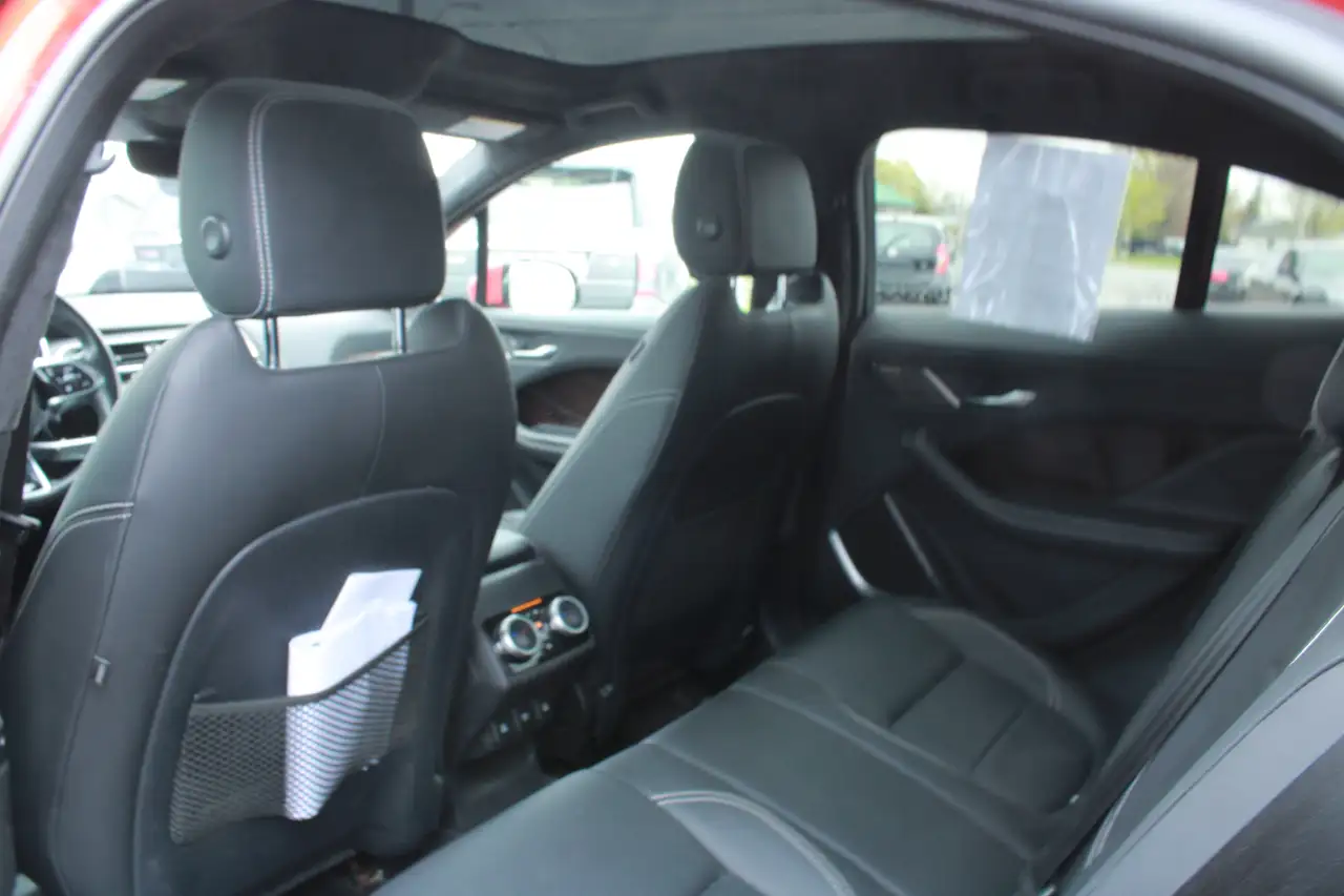 Jaguar I-Pace photo Jaguar I-Pace
