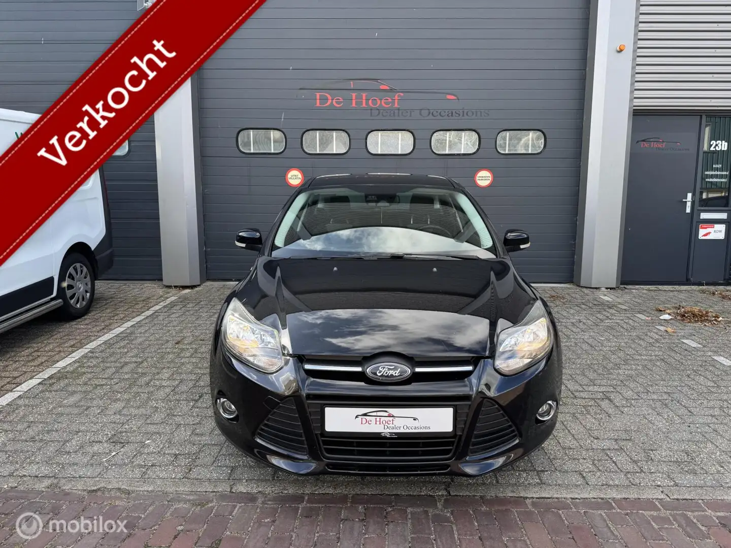 Ford Focus 1.6 EcoBoost Titanium ✓Climate ✓Nw Riem ✓Nw APK Zwart - 2