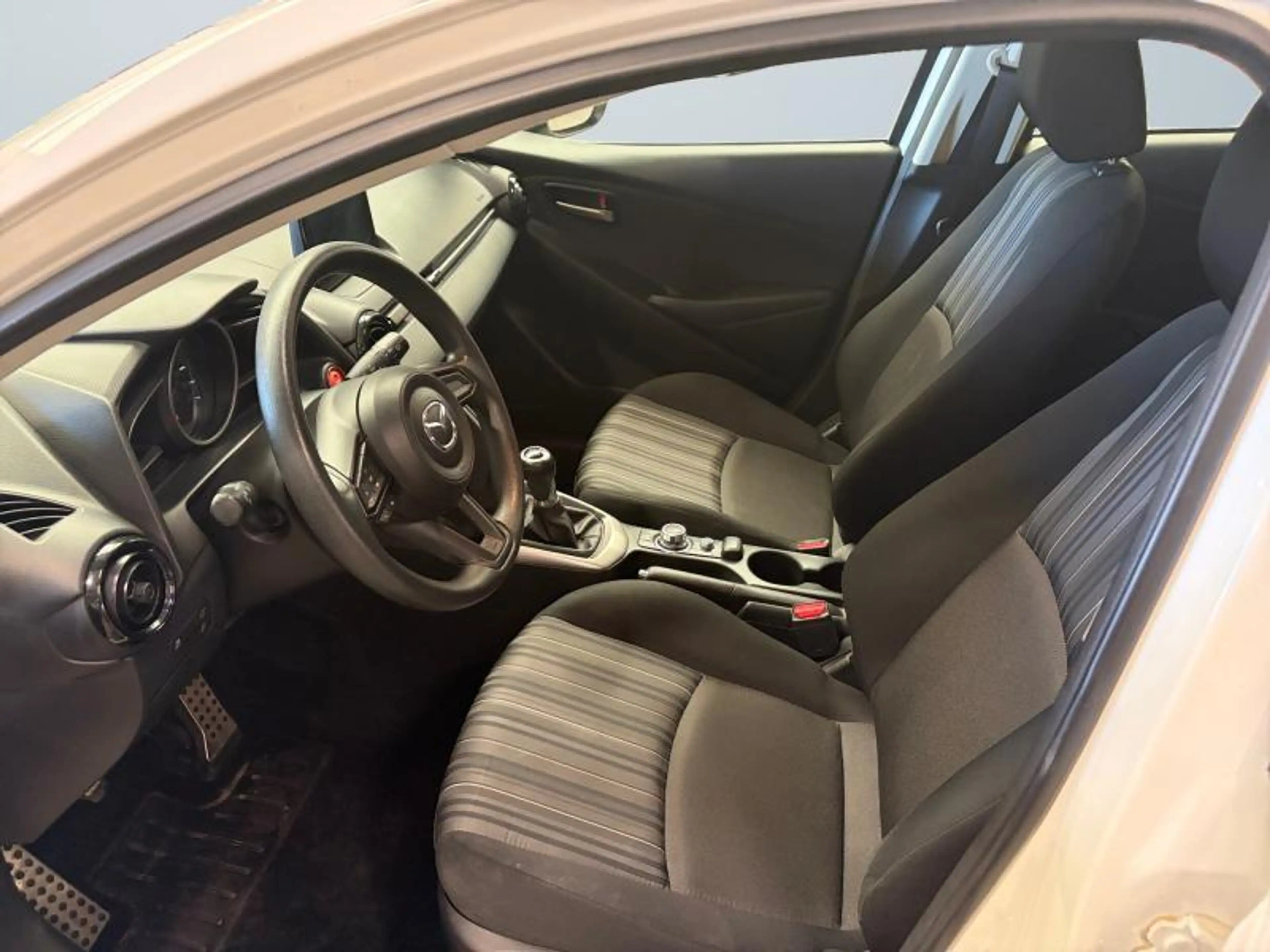 Mazda 2 II | 1.5 essence 75cv | GPS | Bluetooth — photo 10