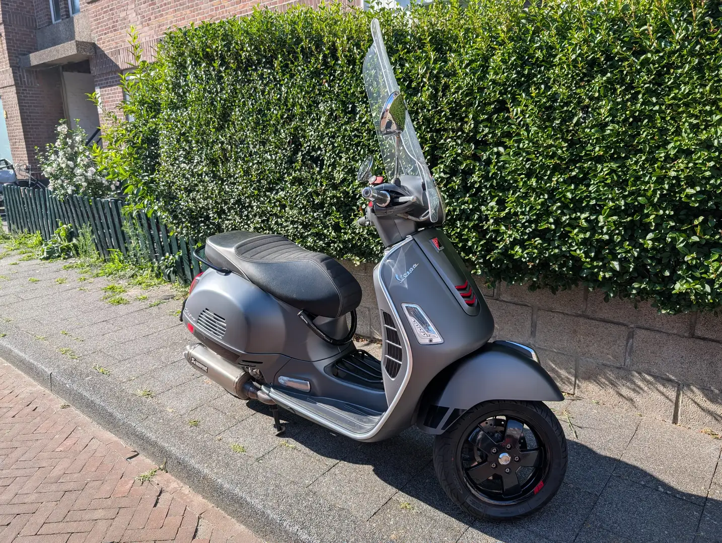 Vespa GTS 300 Super Sport Gris - 1