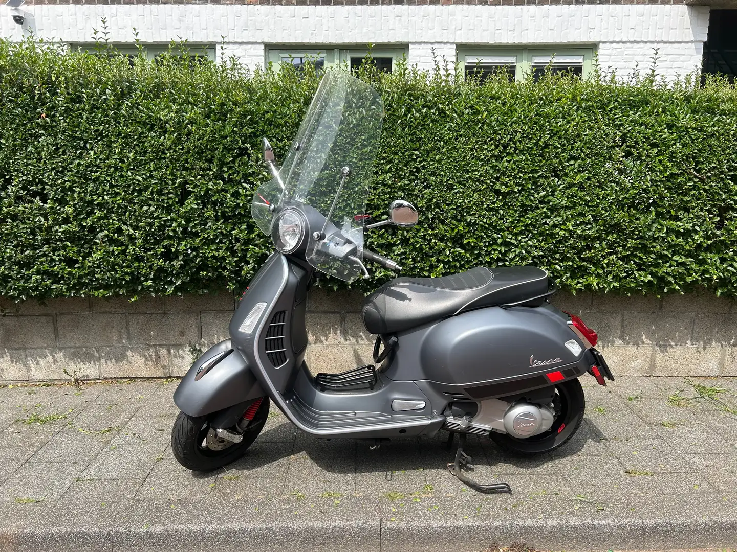Vespa GTS 300 Super Sport Gri - 2