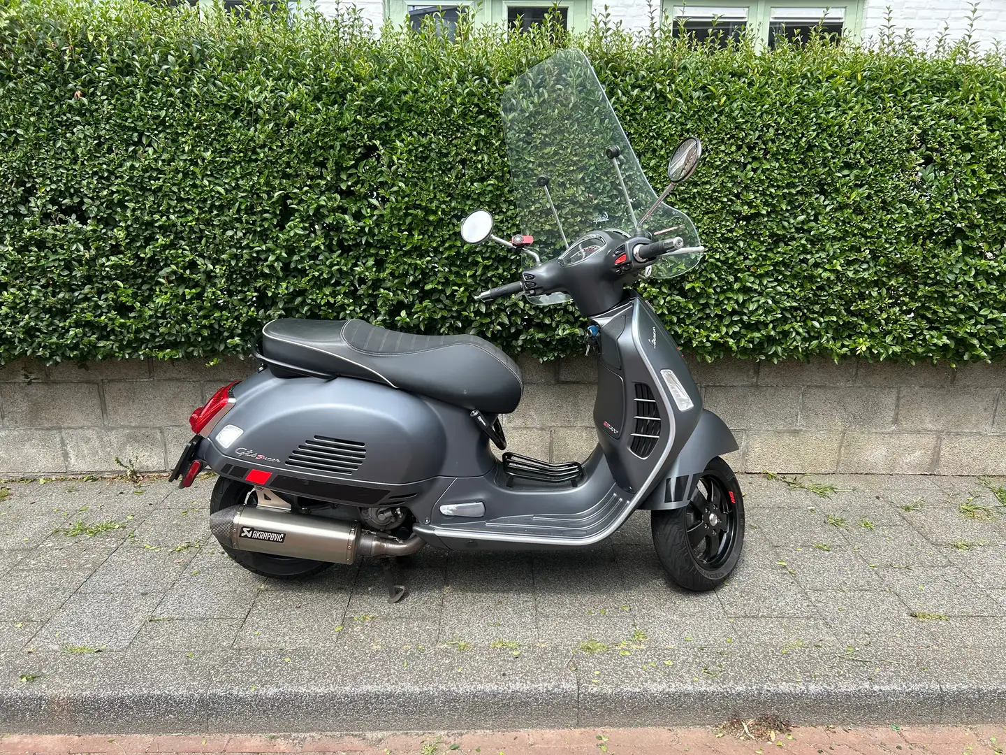 Vespa GTS 300 Super Sport Gri - 1