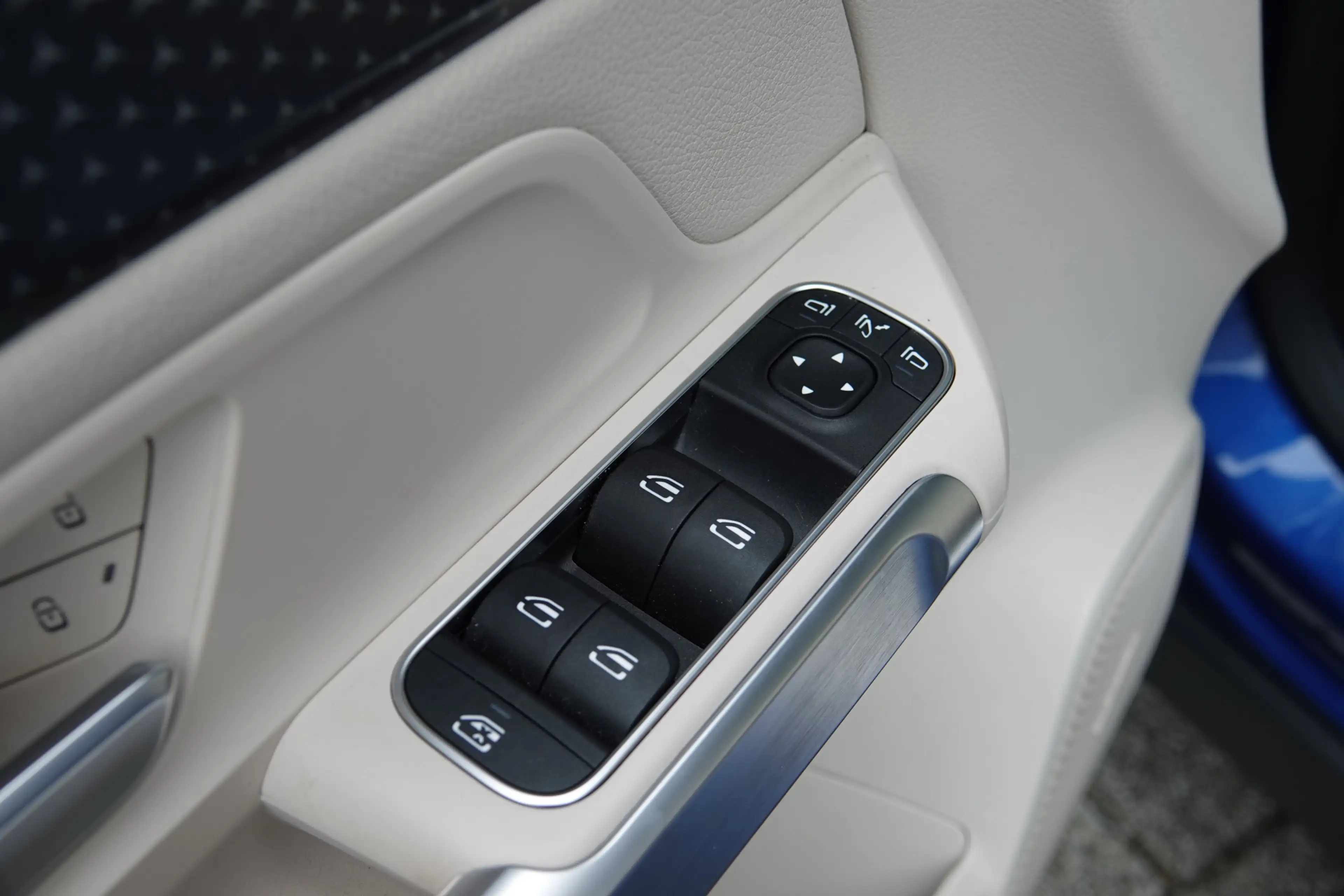 Mercedes-Benz EQB 250 250+ Luxury Line 71 kWh | Panoramadak | Distronic — photo 14