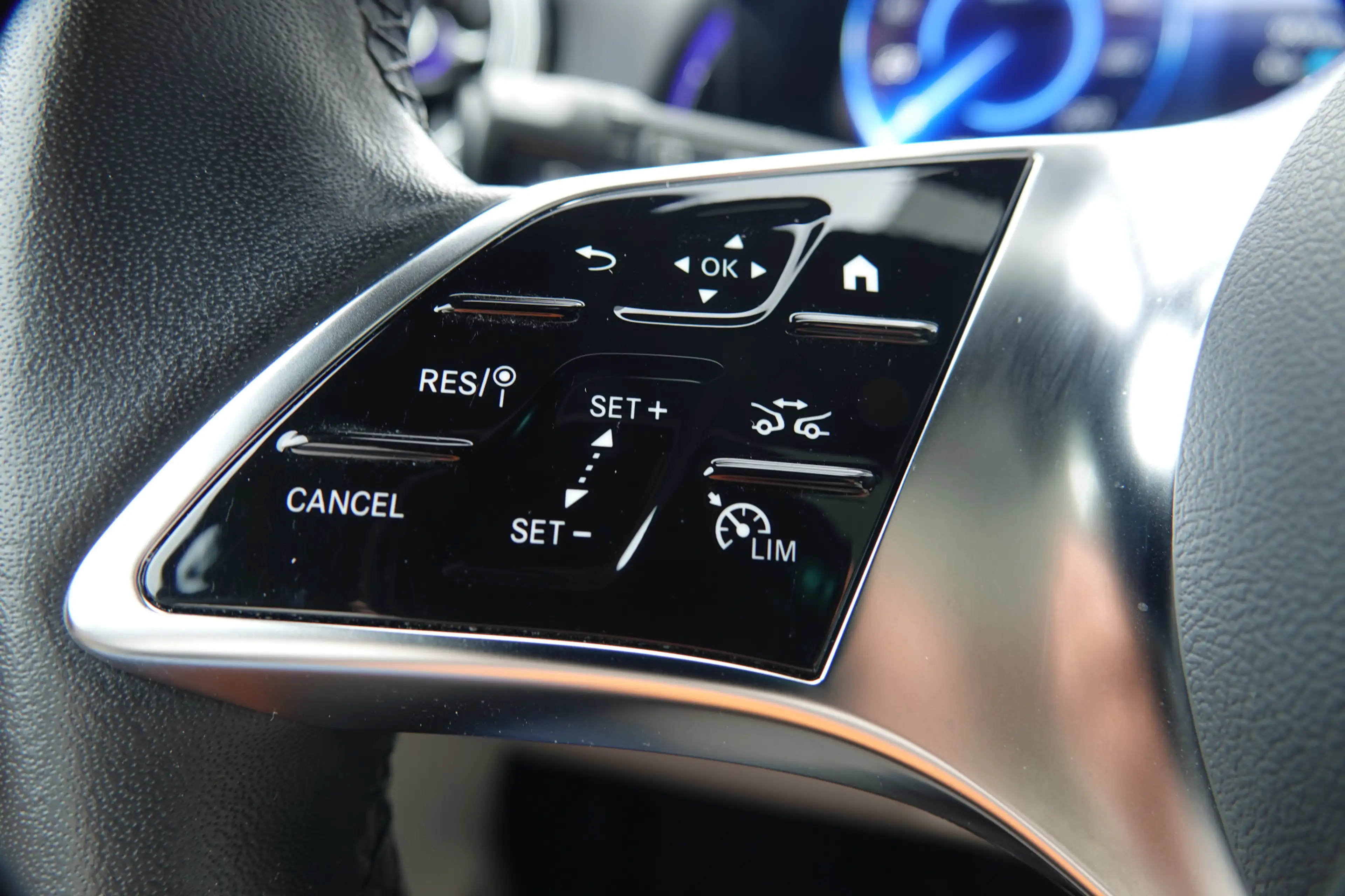 Mercedes-Benz EQB 250 250+ Luxury Line 71 kWh | Panoramadak | Distronic — photo 18