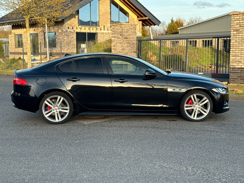 Jaguar XE R-Sport *Autom.*Navi*PDC*SHZ*Leder* — photo 6