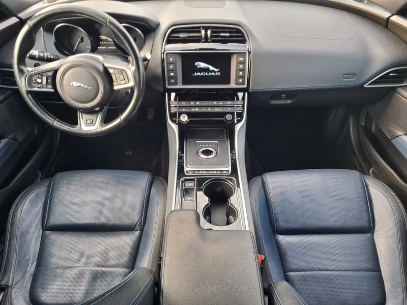 Jaguar XE R-Sport *Autom.*Navi*PDC*SHZ*Leder* — photo 11
