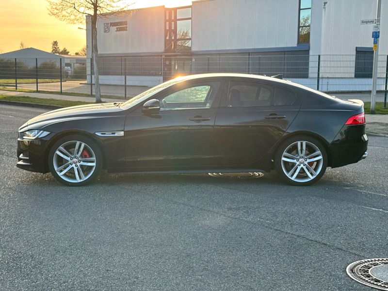 Jaguar XE R-Sport *Autom.*Navi*PDC*SHZ*Leder* — photo 2