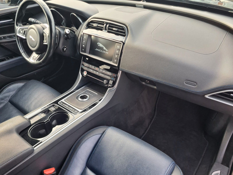 Jaguar XE R-Sport *Autom.*Navi*PDC*SHZ*Leder* — photo 10