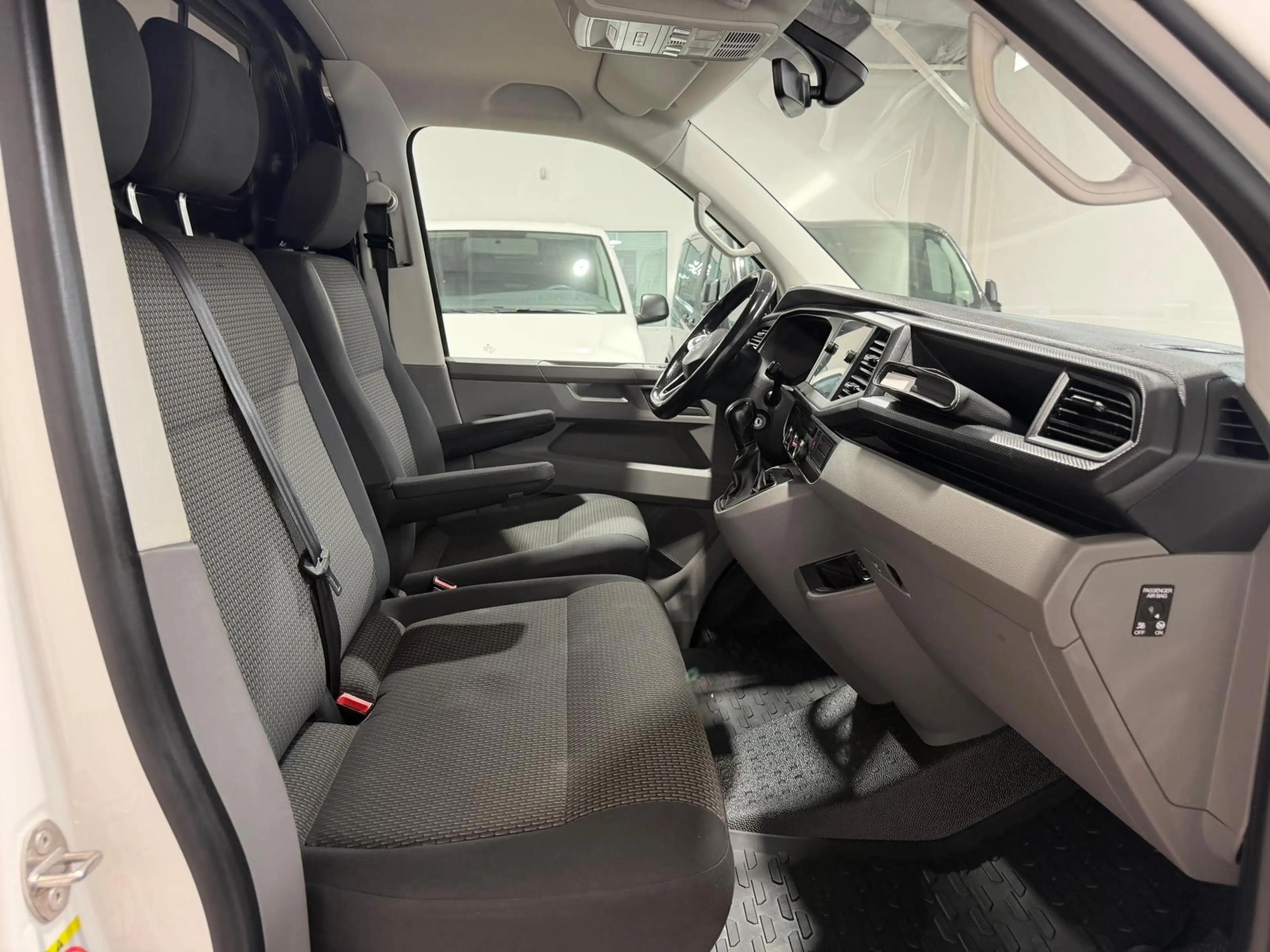 Volkswagen T6.1 Transporter Edition,kurz,4Motion,Navi,AHK — photo 9