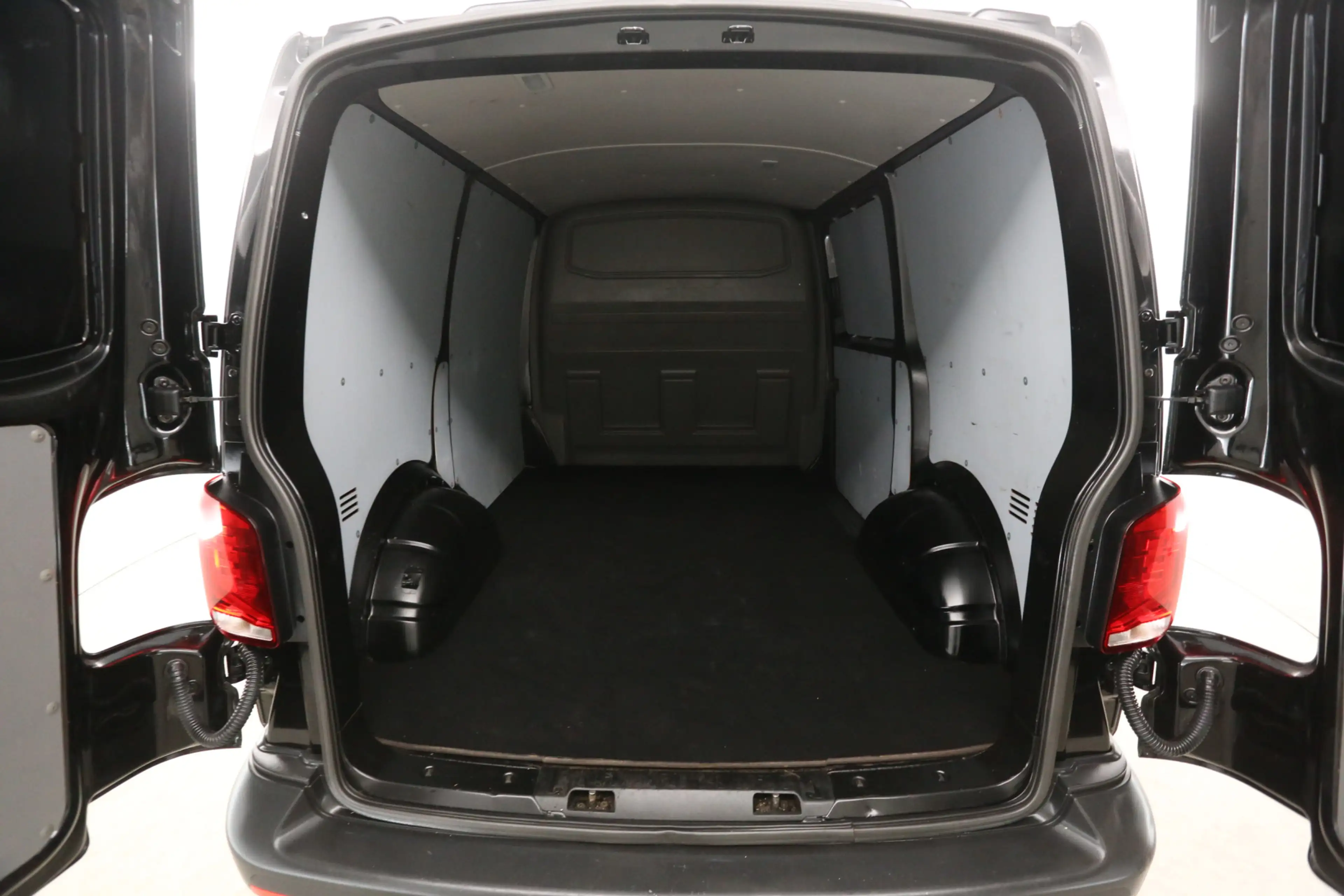 Volkswagen T6.1 Transporter 2.0 TDI L1H1 | Airco | Cruise | Carplay | Trekhaak — photo 3