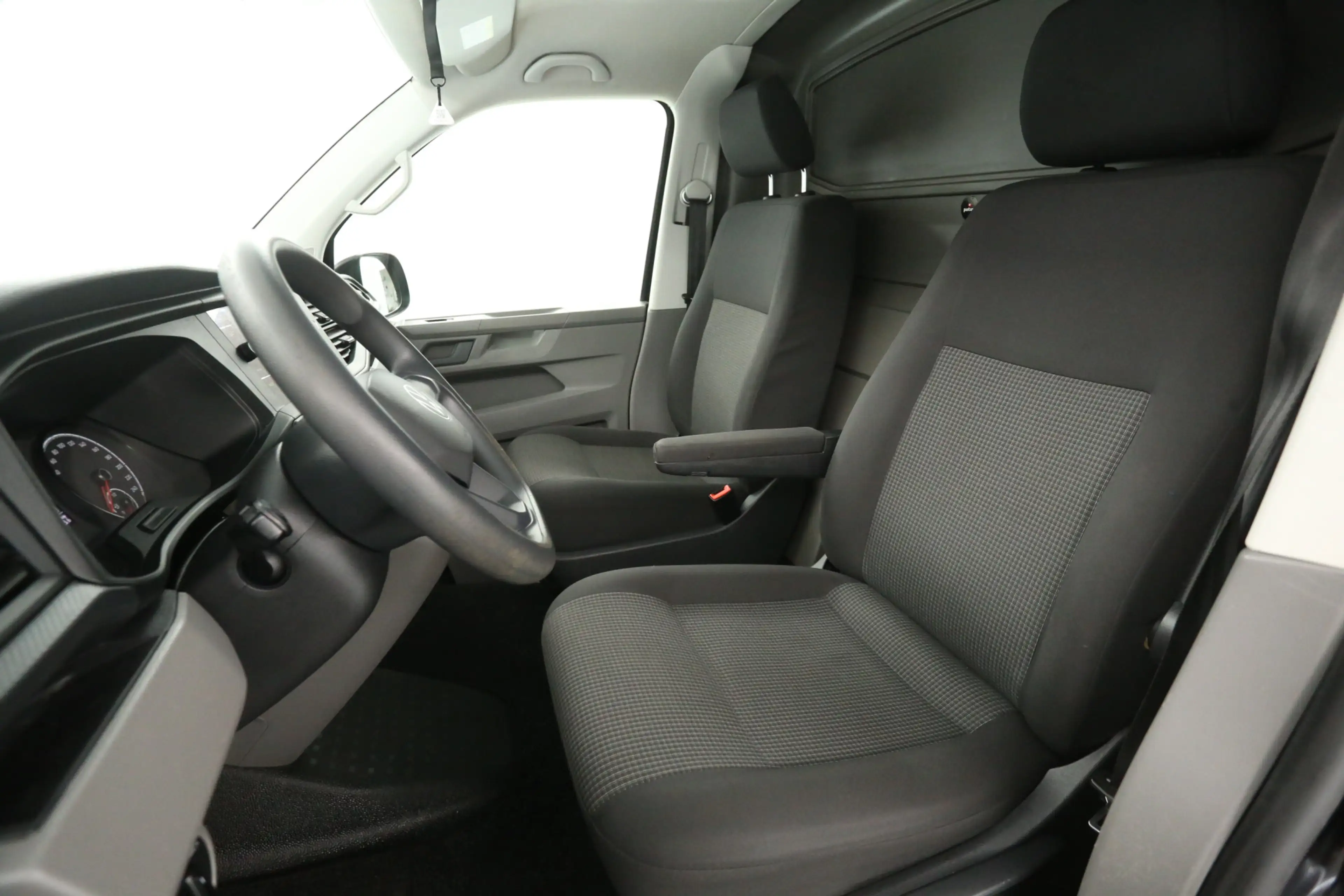 Volkswagen T6.1 Transporter 2.0 TDI L1H1 | Airco | Cruise | Carplay | Trekhaak — photo 9