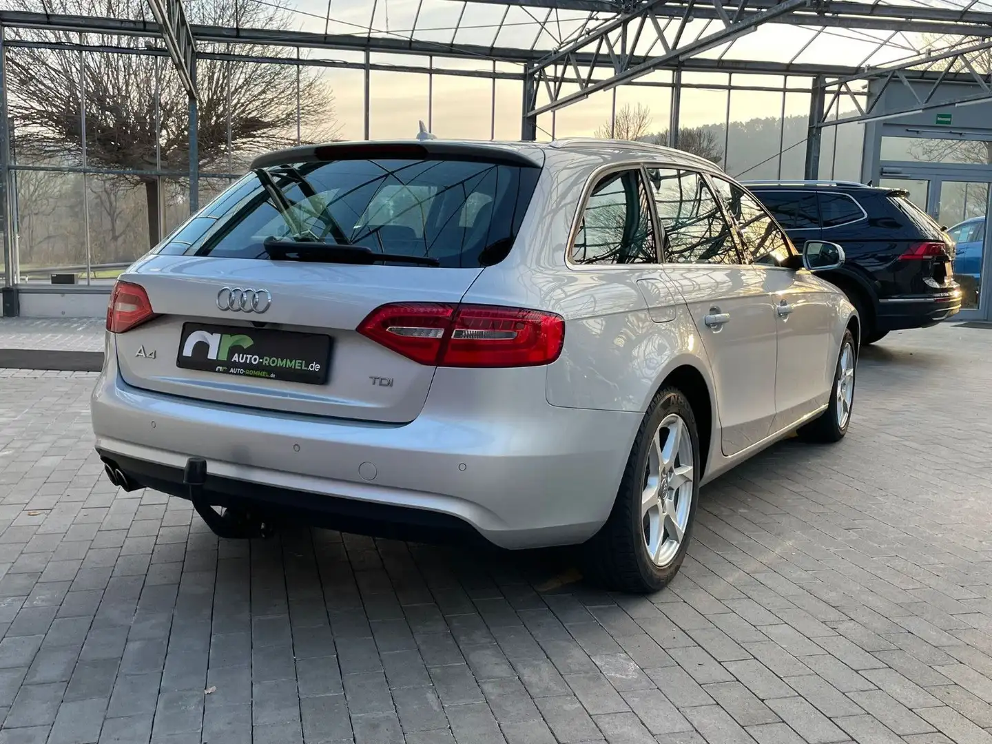 Audi A4 Avant 2.0 TDI Aut Ambiente Xen Nav AHK Tempom Silber - 2