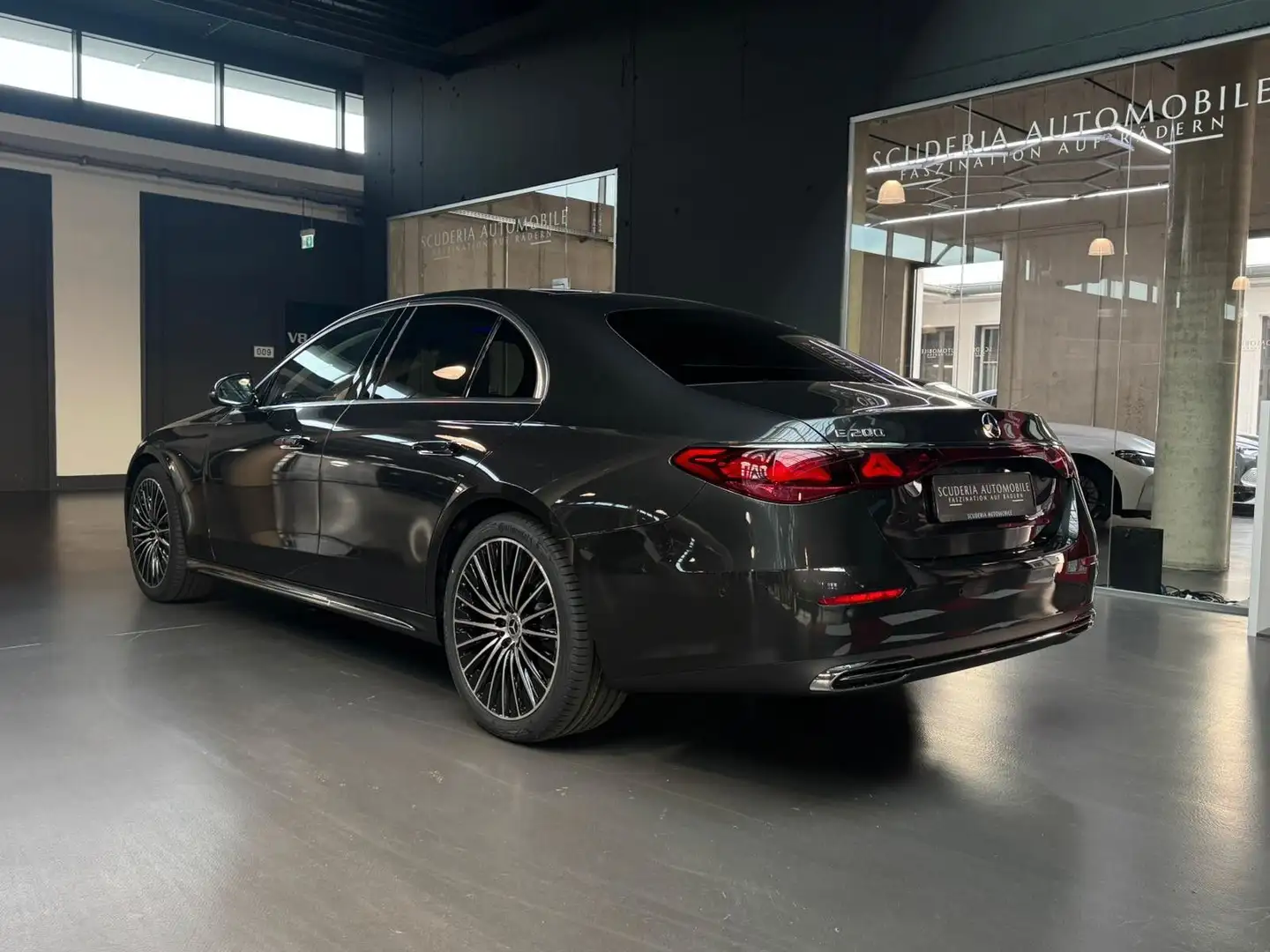 Mercedes-Benz E 200 Mercedes-Benz E200 | FREE ORDER | BESTELLUNG Gris - 2