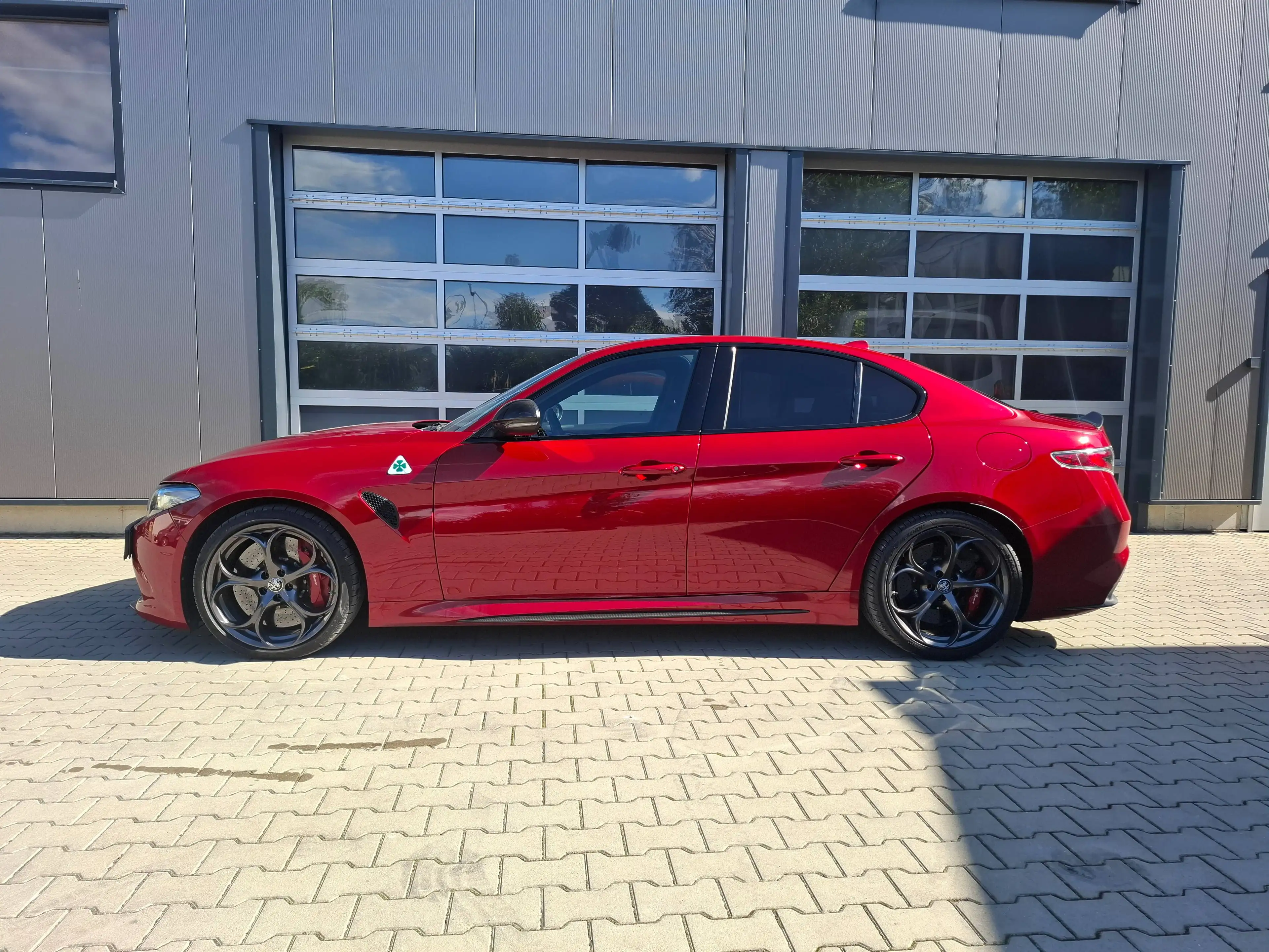 Alfa Romeo Giulia Giulia 2.9 V6 Bi-Turbo AT8 Quadrifoglio — photo 2