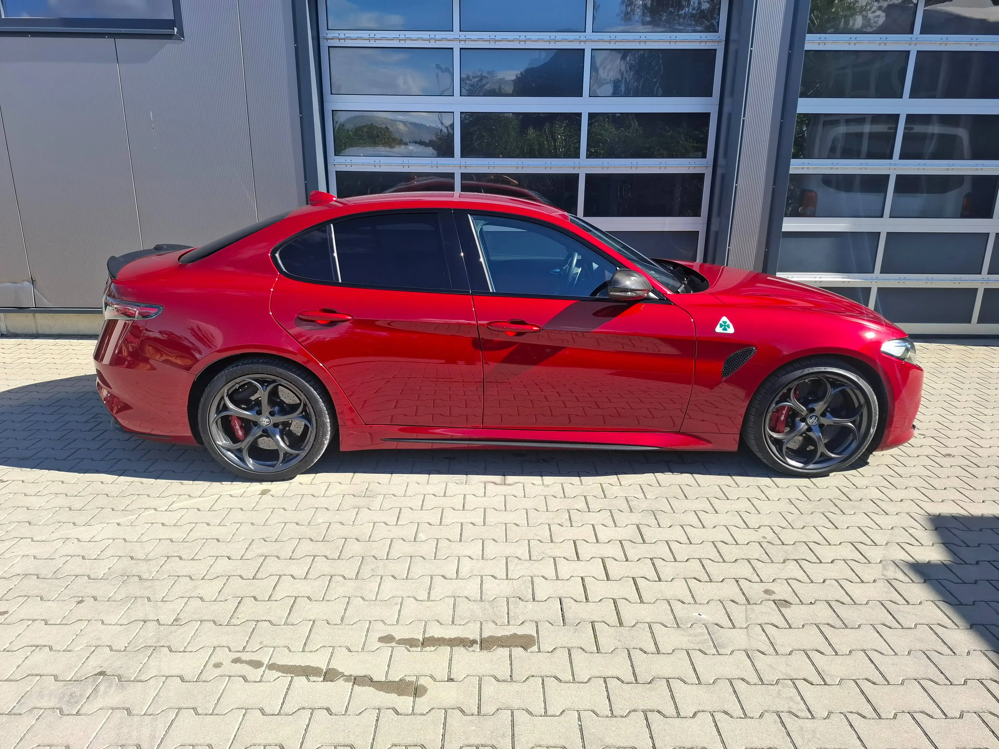 Alfa Romeo Giulia Giulia 2.9 V6 Bi-Turbo AT8 Quadrifoglio — photo 3