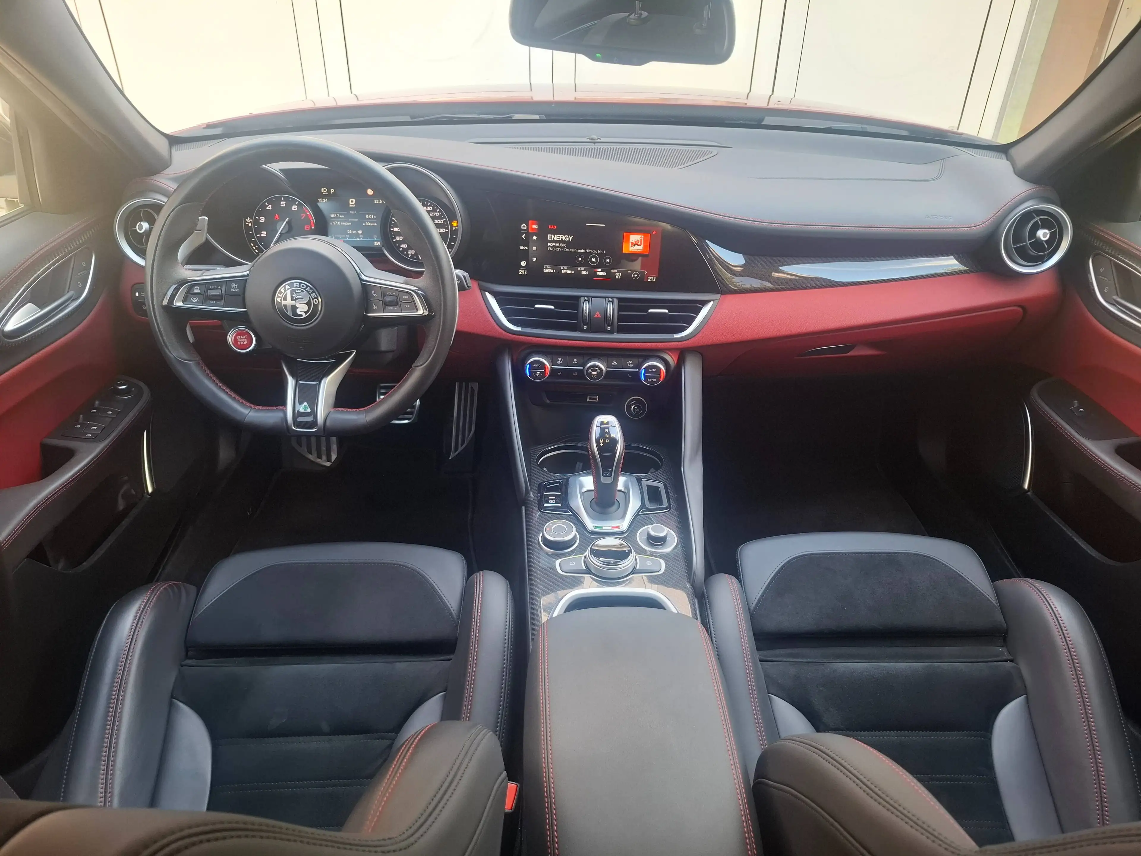 Alfa Romeo Giulia Giulia 2.9 V6 Bi-Turbo AT8 Quadrifoglio — photo 7
