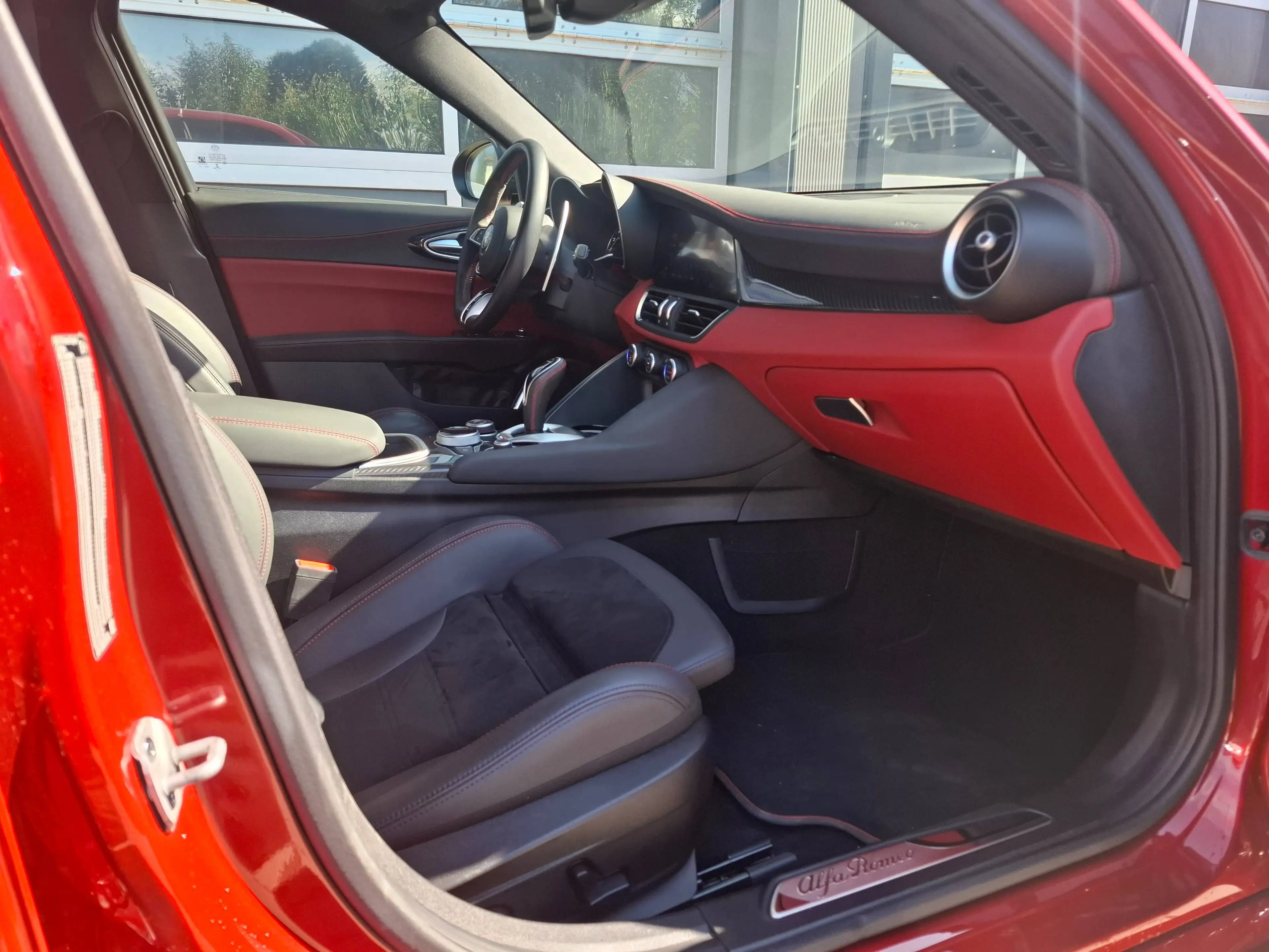 Alfa Romeo Giulia Giulia 2.9 V6 Bi-Turbo AT8 Quadrifoglio — photo 13