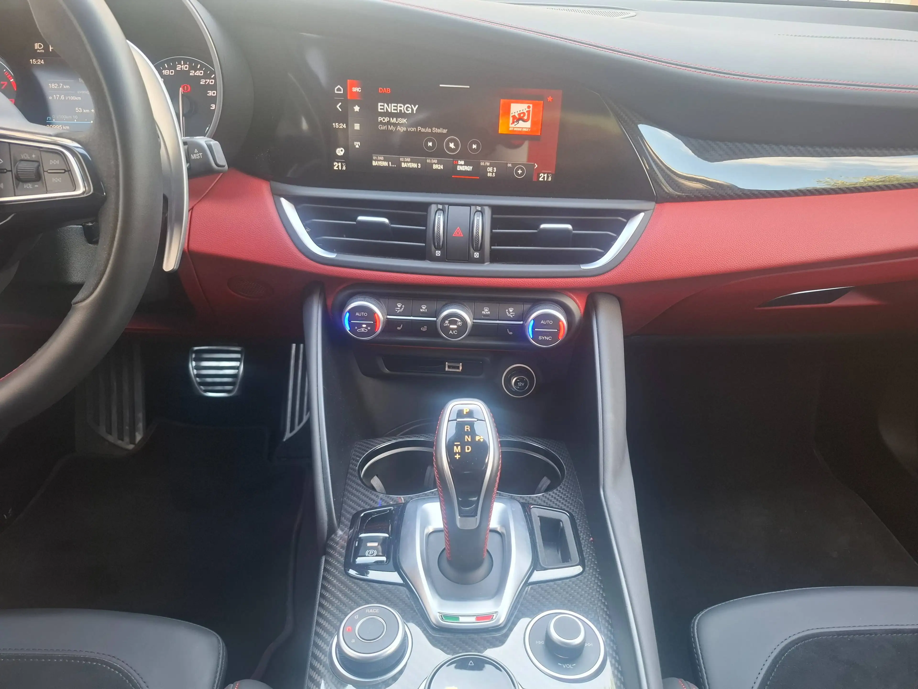 Alfa Romeo Giulia Giulia 2.9 V6 Bi-Turbo AT8 Quadrifoglio — photo 10