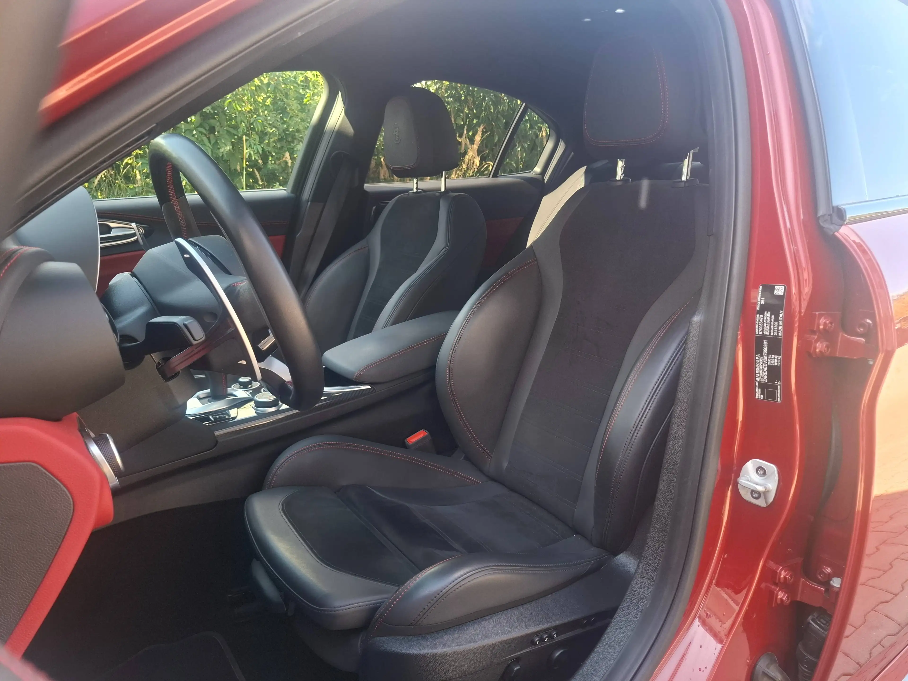 Alfa Romeo Giulia Giulia 2.9 V6 Bi-Turbo AT8 Quadrifoglio — photo 11