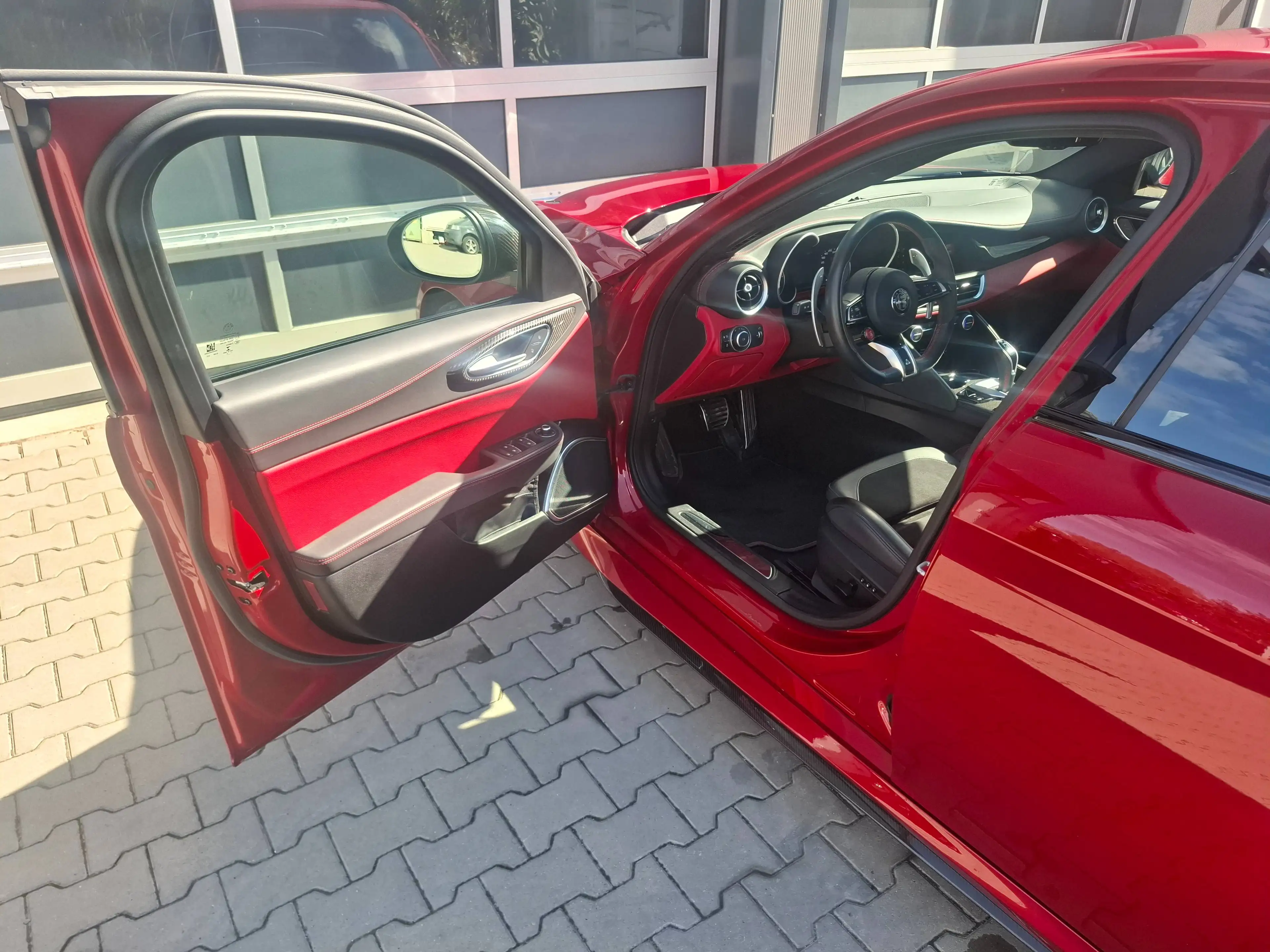 Alfa Romeo Giulia Giulia 2.9 V6 Bi-Turbo AT8 Quadrifoglio — photo 12