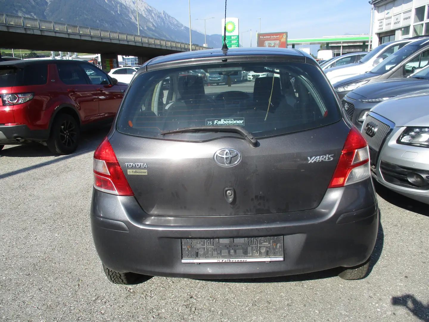 Toyota Yaris Gris - 2