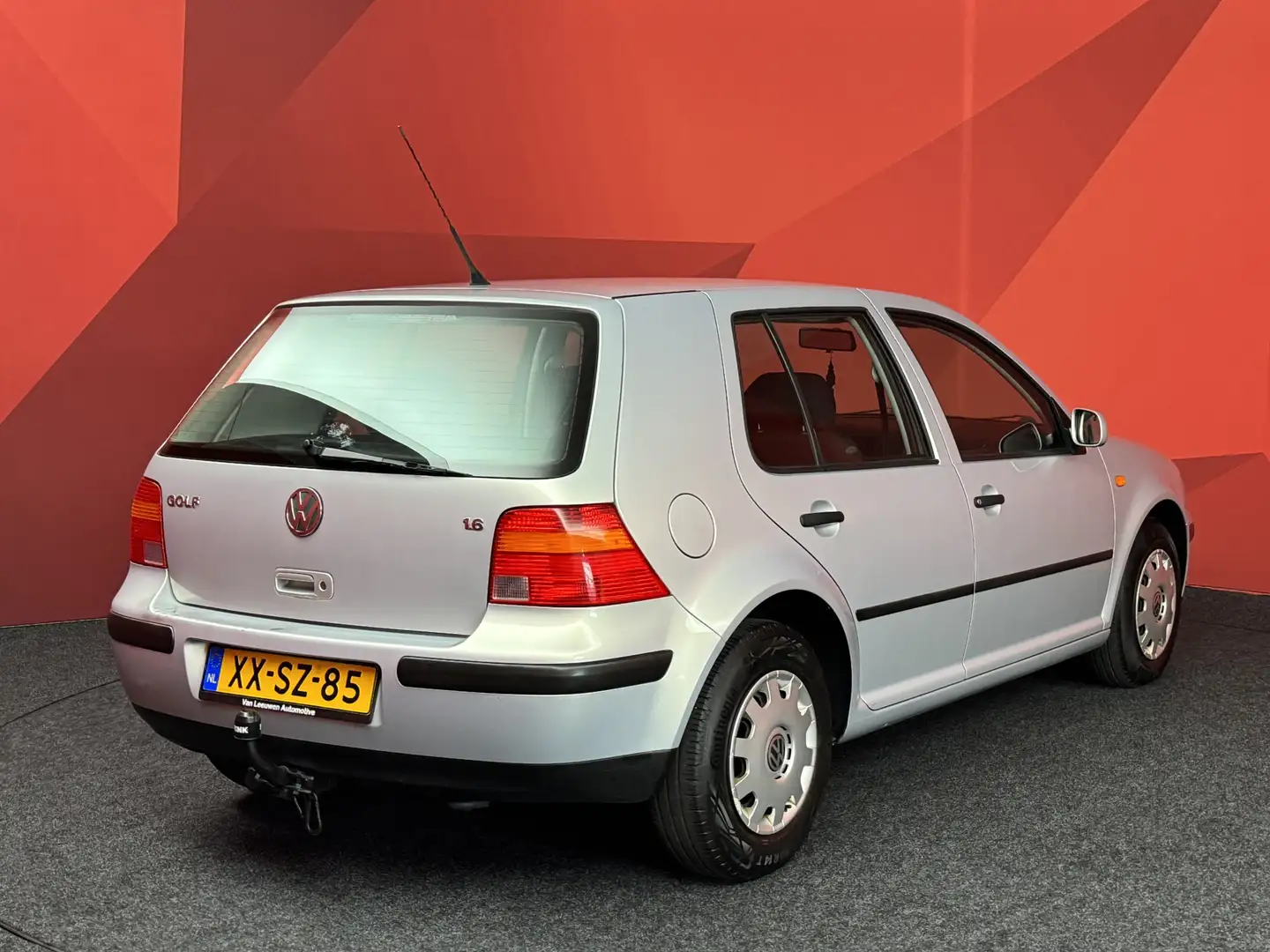 Volkswagen Golf 1.6 | Nieuw Binnen! | Automaat | Trekhaak | Zo Mee Grijs - 2