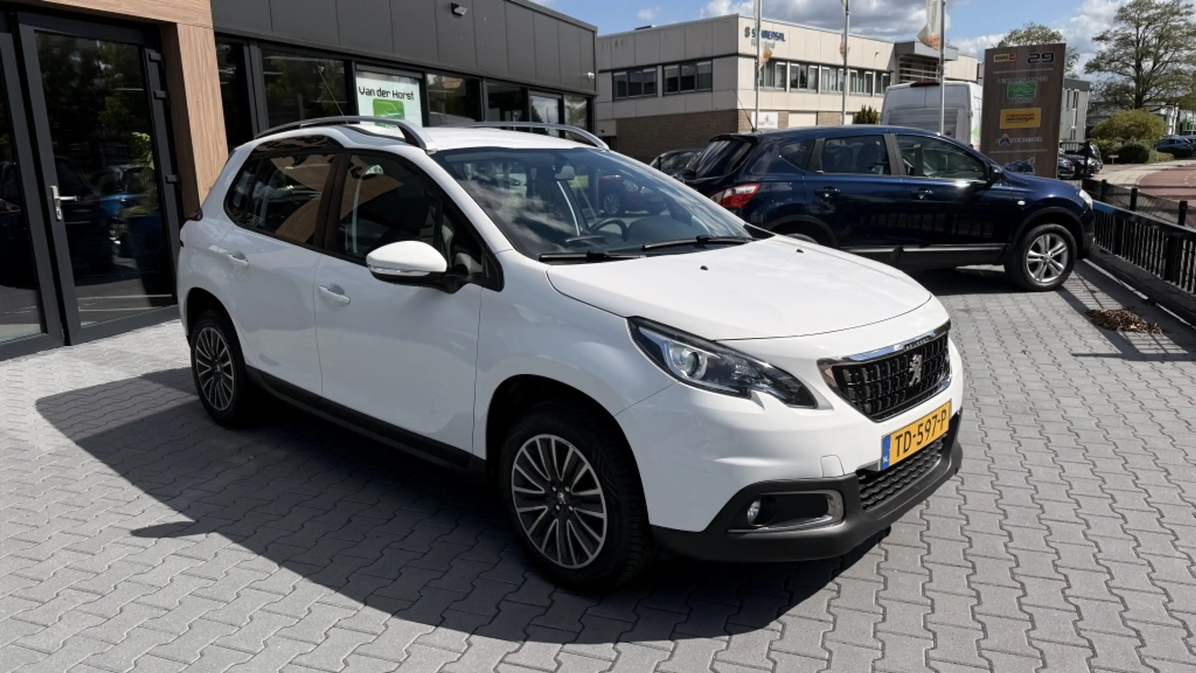 Peugeot 2008 1.2 PureT. Blue Lion nw distributie — photo 4