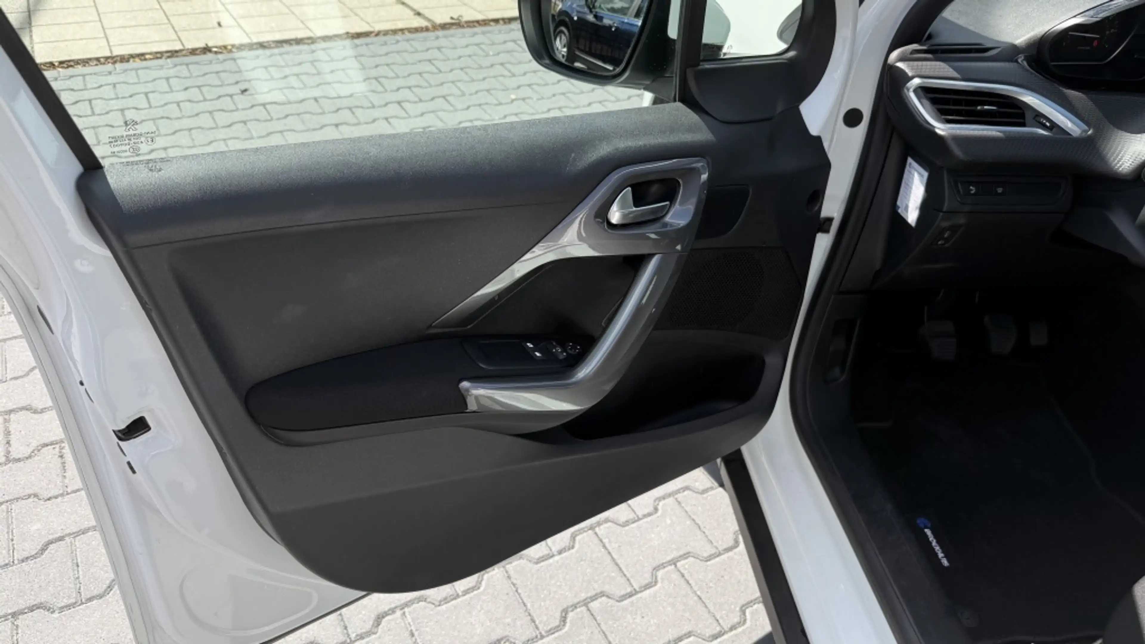 Peugeot 2008 1.2 PureT. Blue Lion nw distributie — photo 11