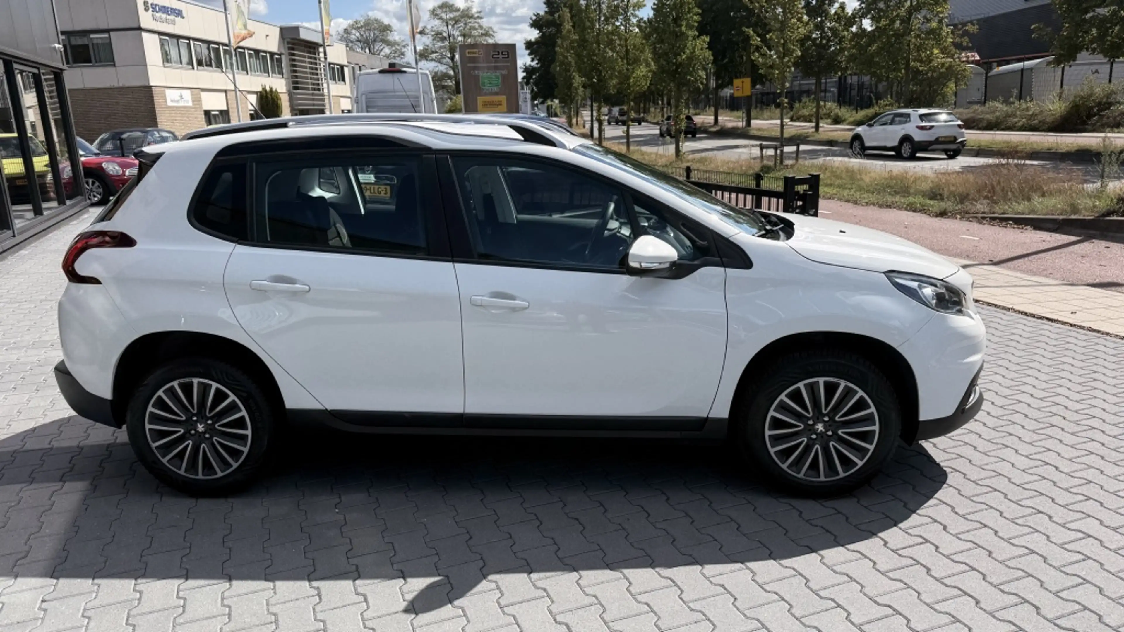 Peugeot 2008 1.2 PureT. Blue Lion nw distributie — photo 5