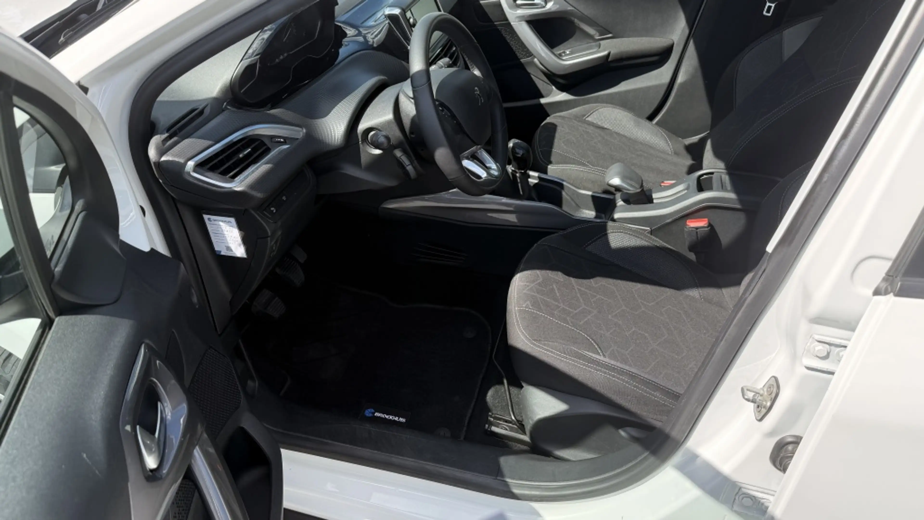 Peugeot 2008 1.2 PureT. Blue Lion nw distributie — photo 10