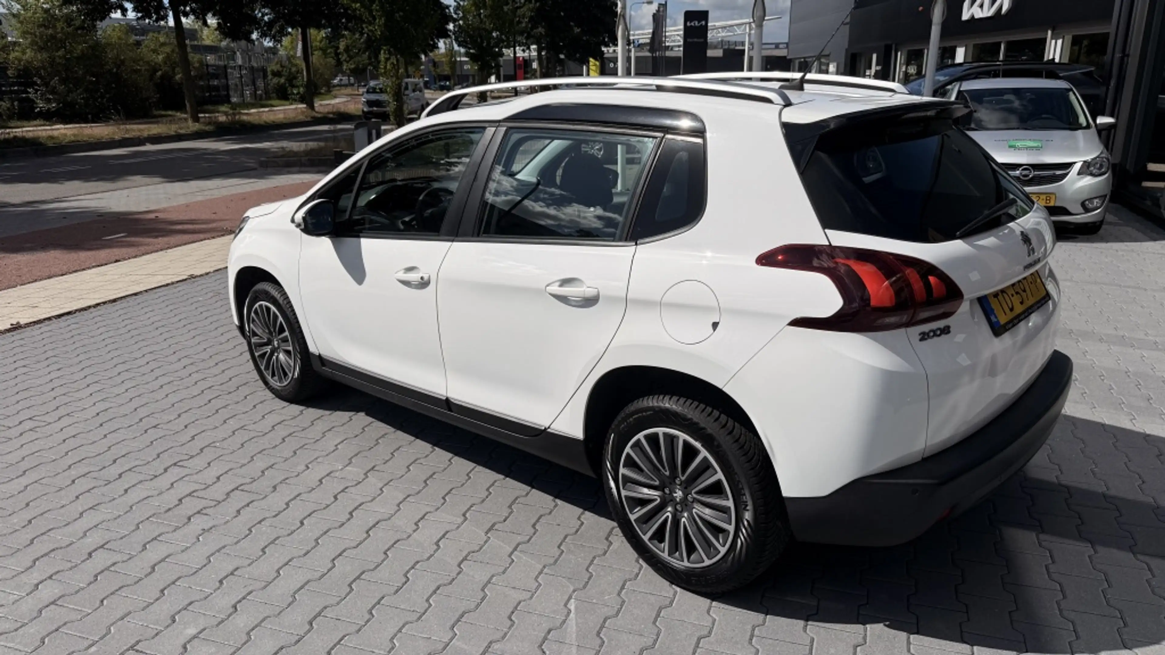 Peugeot 2008 1.2 PureT. Blue Lion nw distributie — photo 8