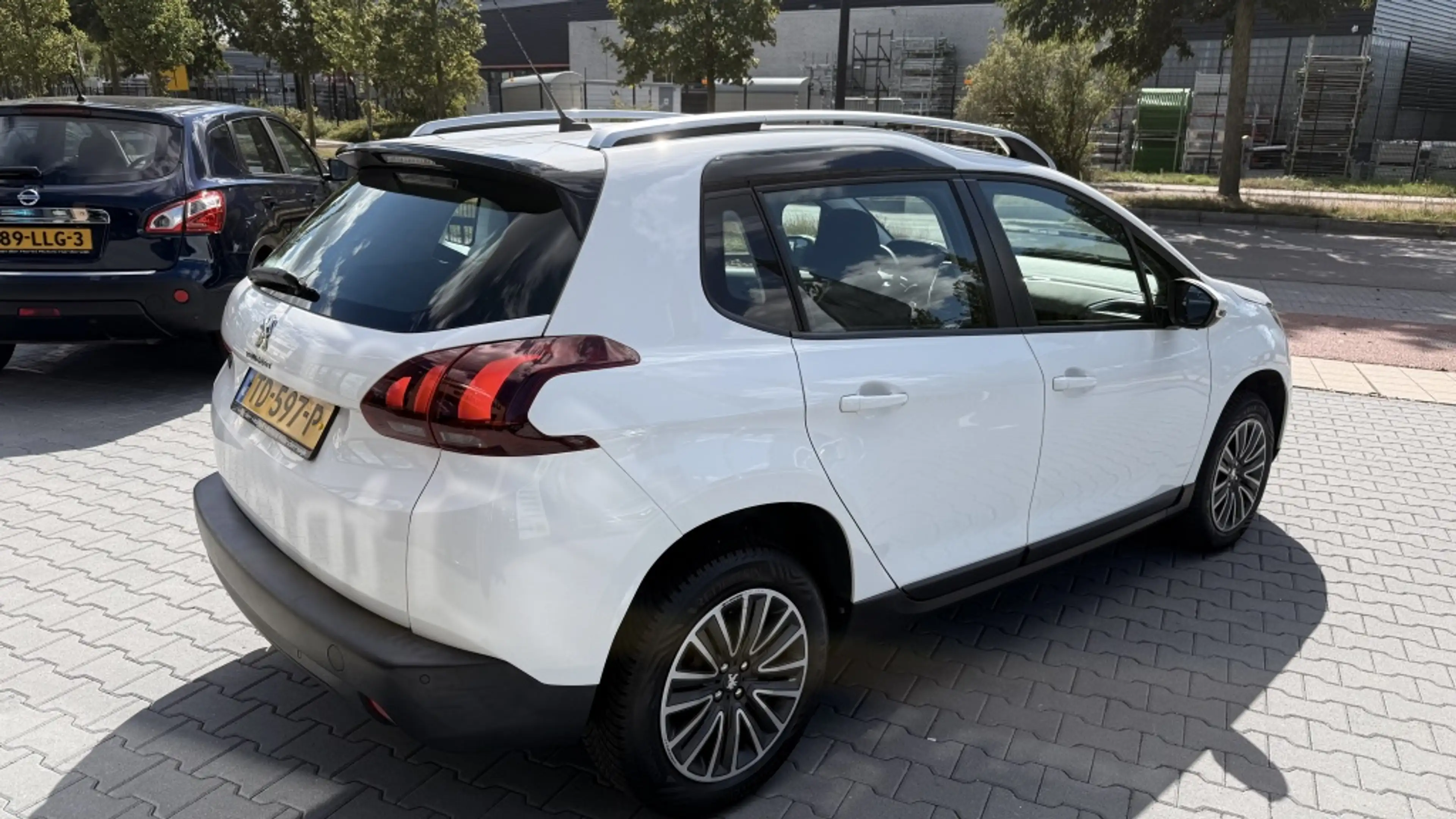 Peugeot 2008 1.2 PureT. Blue Lion nw distributie — photo 6
