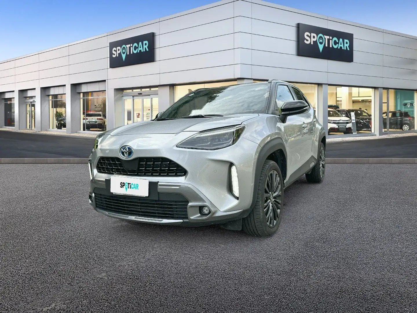 Toyota Yaris Cross 1.5H (116 CV) E-CVT Trend AWD-i Grijs - 1