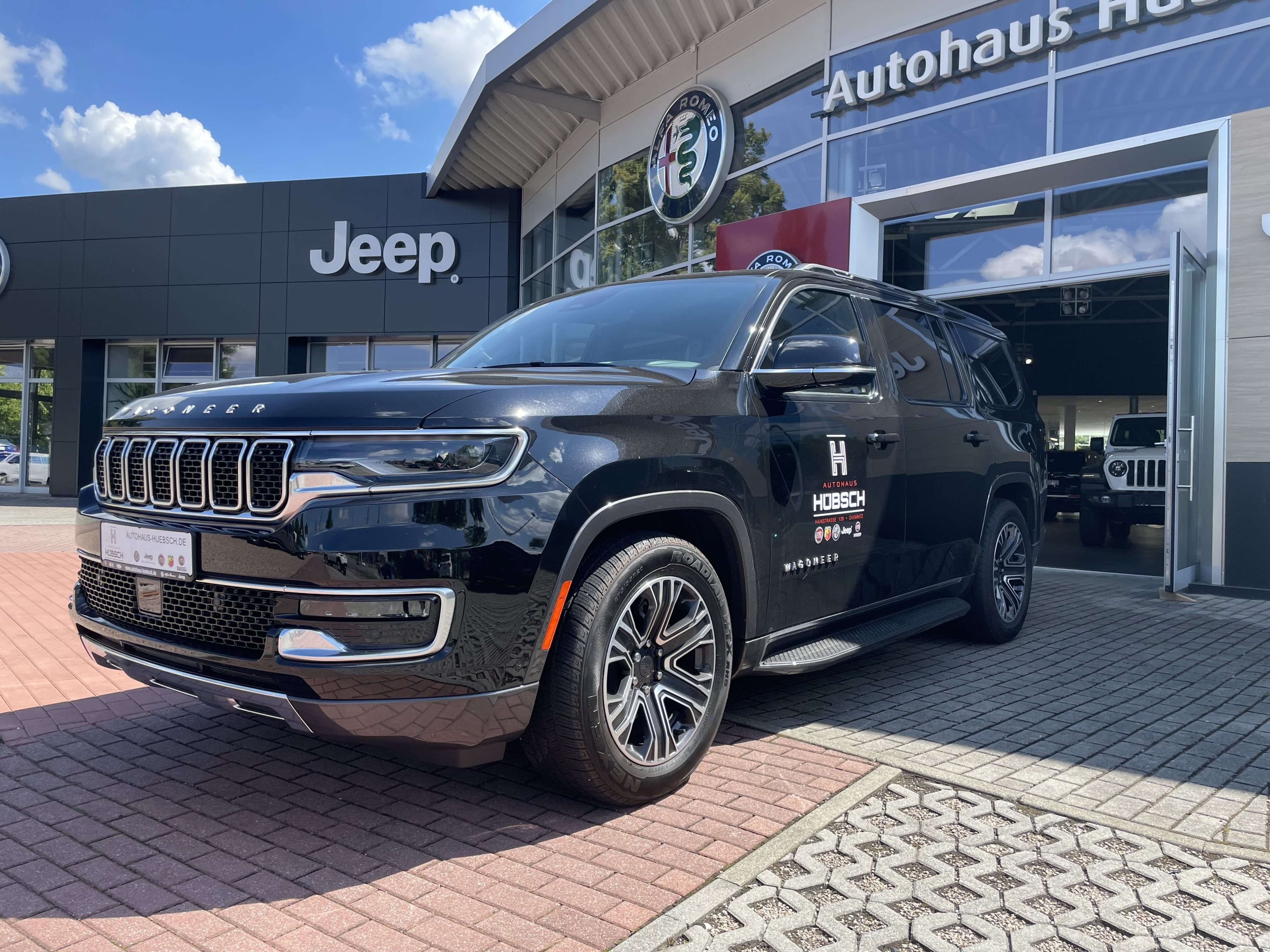 Second hand Jeep Wagoneer 