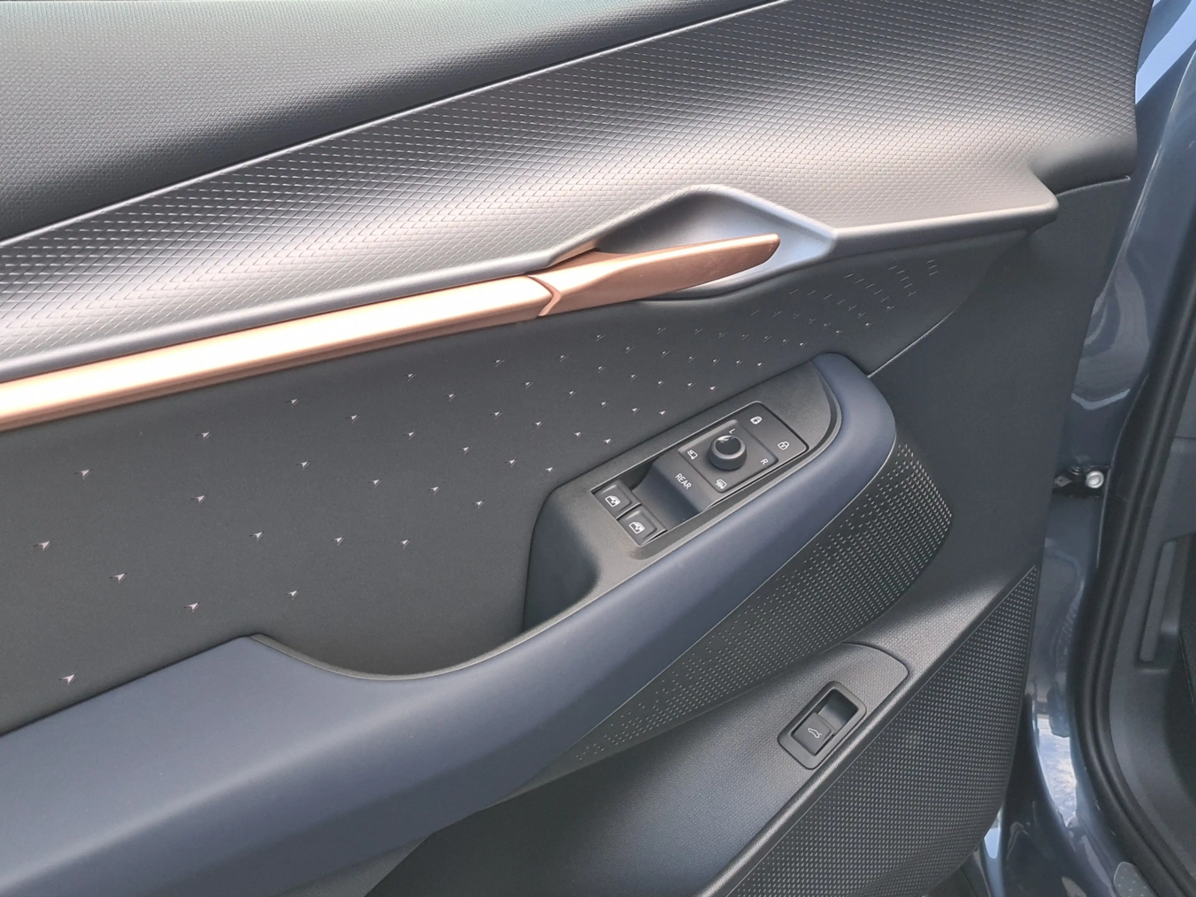 CUPRA Tavascan 77 kWh Endurance+AHK+WÄRMEP+NAVI+LED+SHZ+PDC — photo 11