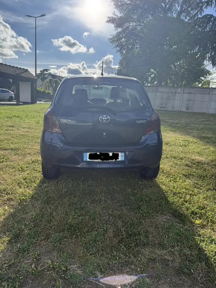 Toyota Yaris Yaris — photo 2