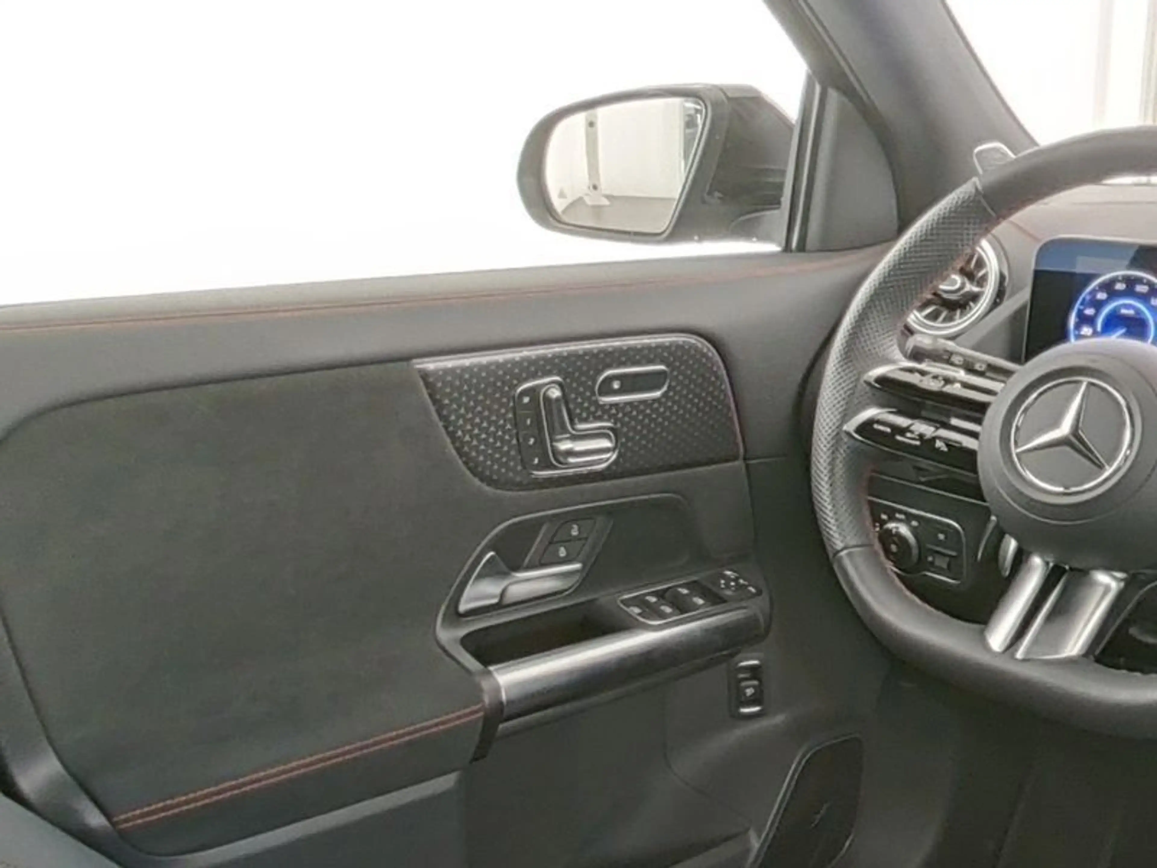 Mercedes-Benz EQA 300 4M AMG-PREMIUM NIGHT 19" MEMORY BURMESTE — photo 6