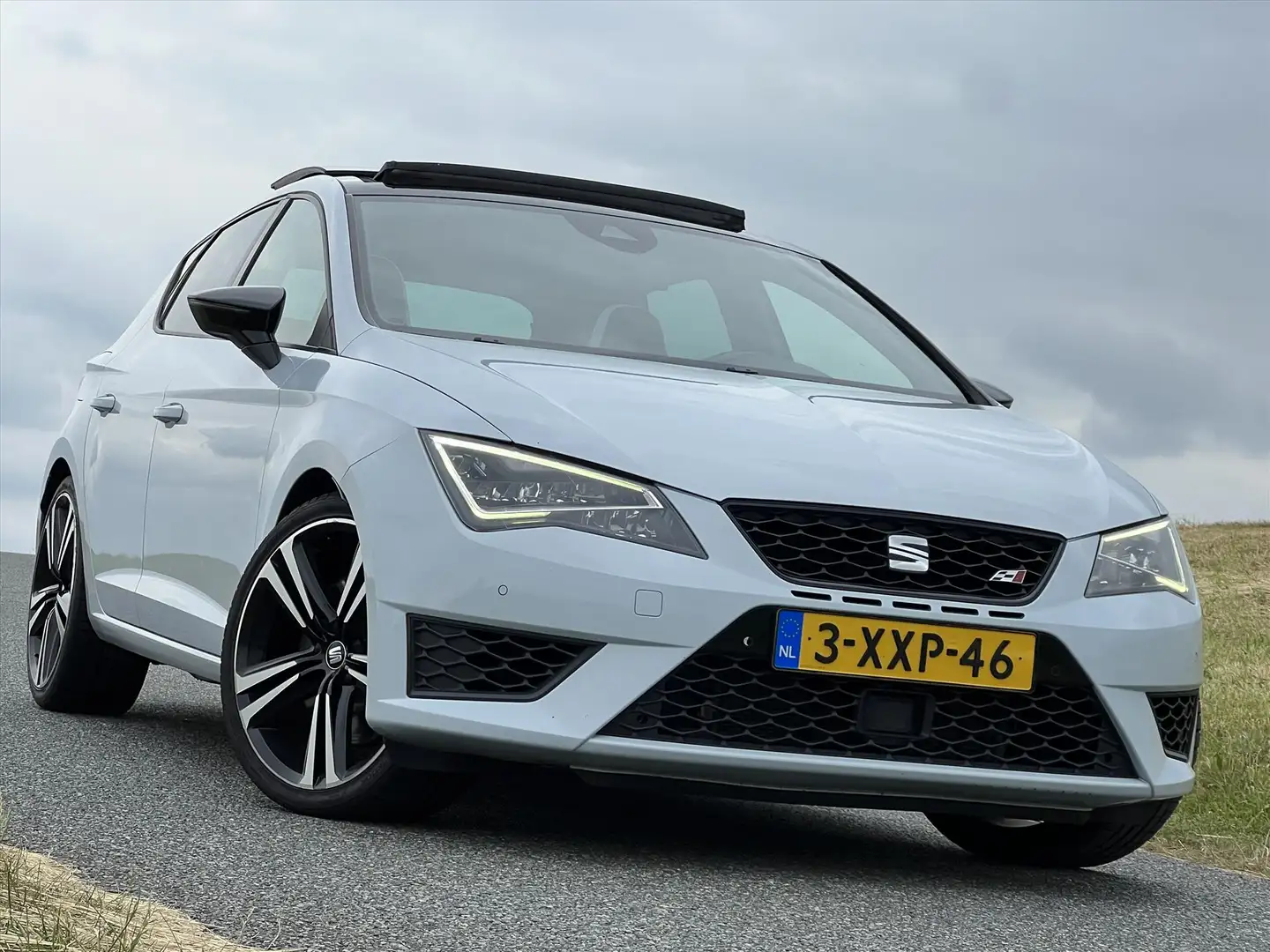 SEAT Leon 2.0 TSI Cupra 420PK / Pano / Schaalstoelen / Custo Gris - 2