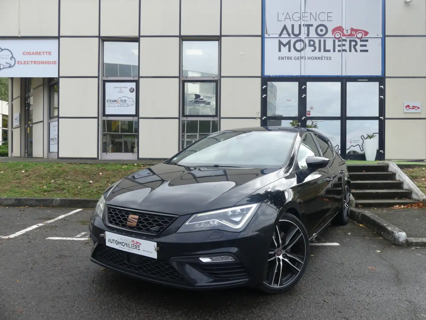 SEAT Leon Leon 2.0 TSI 290ch Cupra DSG7 Noir - 1
