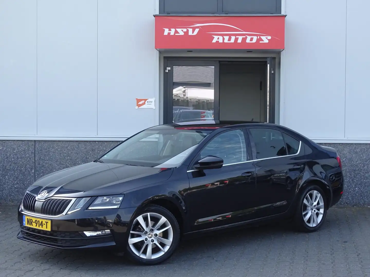 Skoda Octavia 1.0 TSI Greentech Ambition Business Zwart - 1