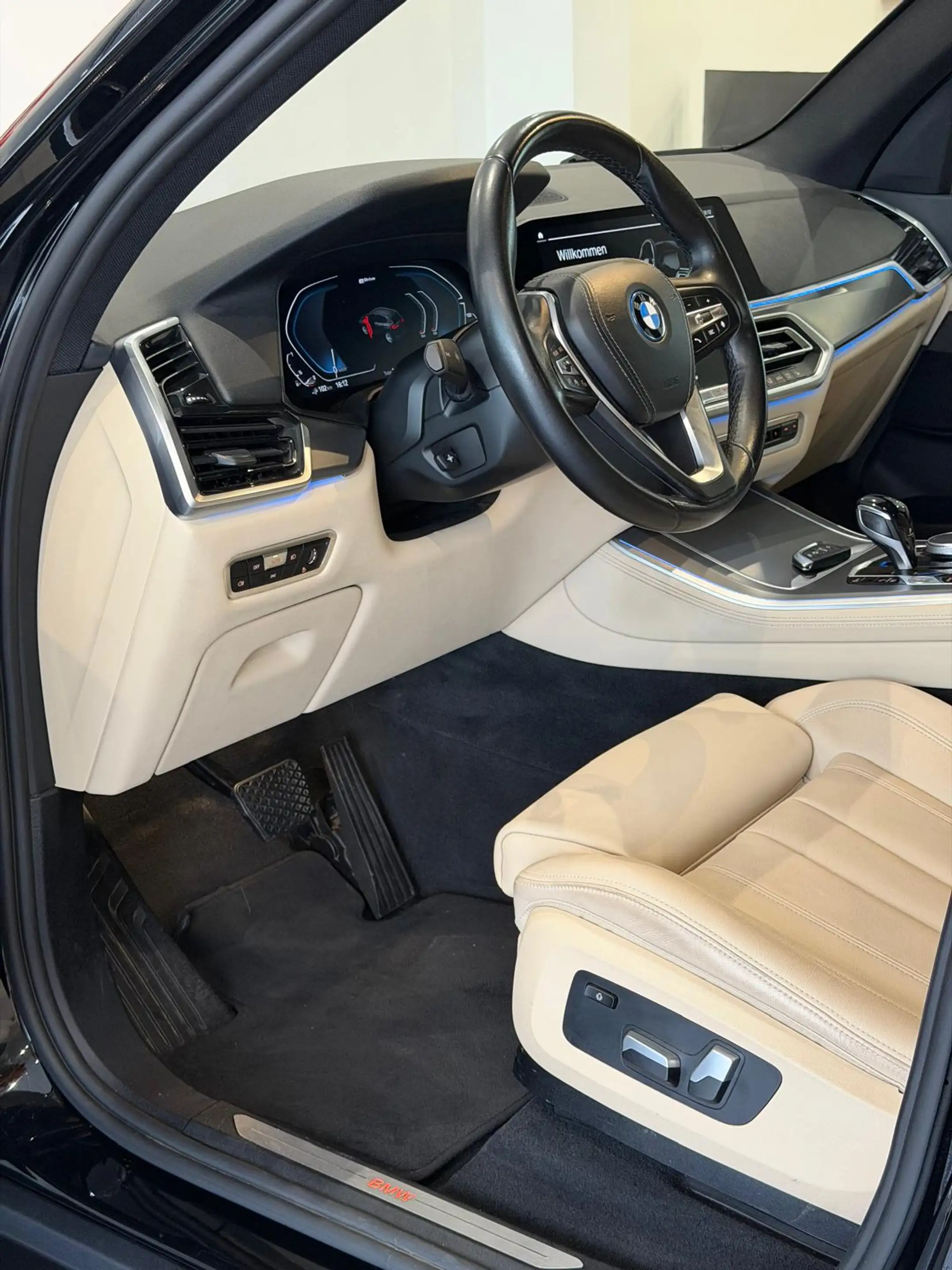 BMW X5 xDrive 45 e — photo 10