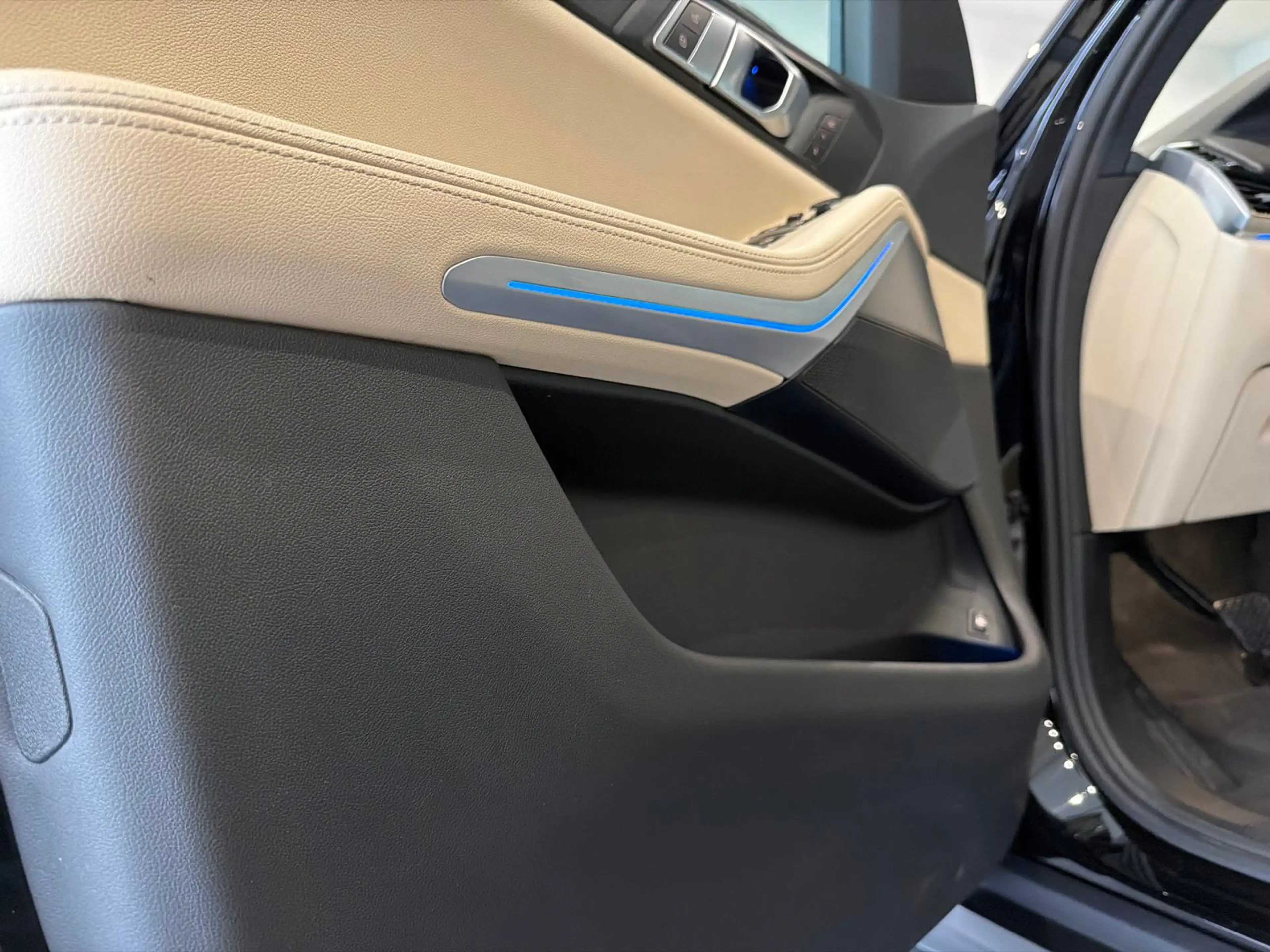 BMW X5 xDrive 45 e — photo 13