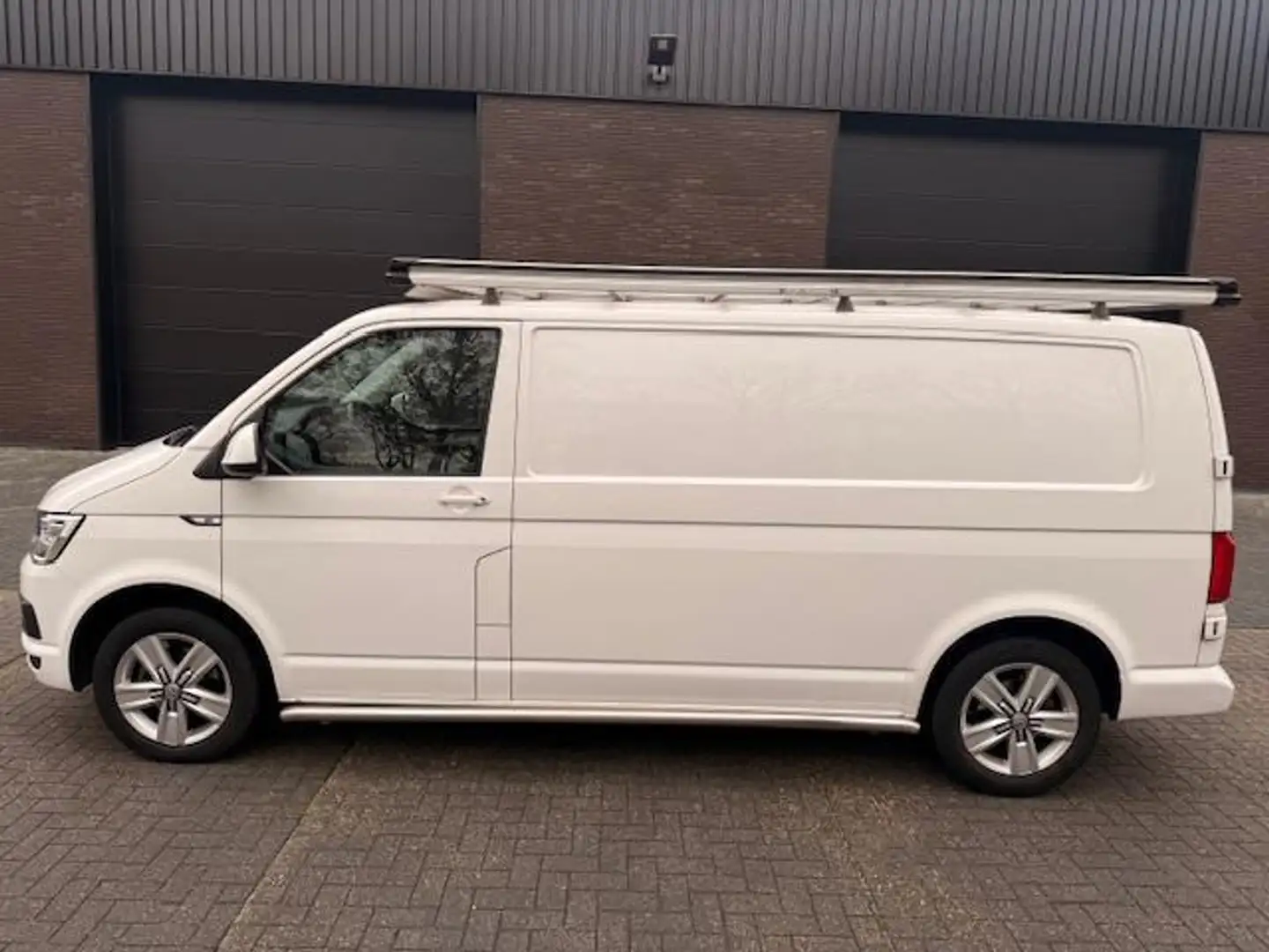 Volkswagen T6 Transporter 2.0TDI 2018 L2H1|LED|ACC|NAVI|LANG|IMPERIAAL| - 2